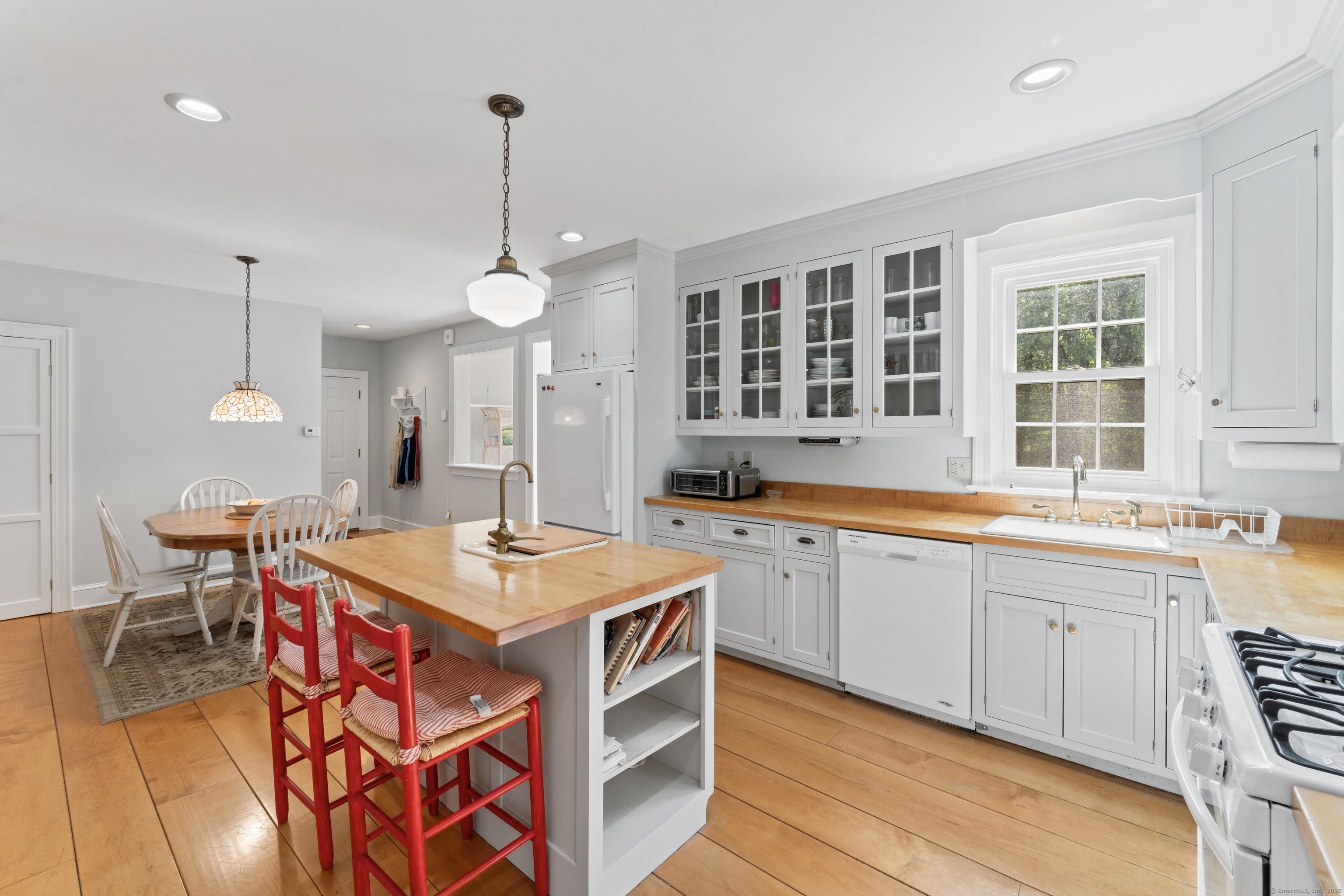 1 Dover, Newtown, 06470, 3 Bedrooms Bedrooms, ,2 BathroomsBathrooms,Single Family For Sale,For Sale,Dover,24094105