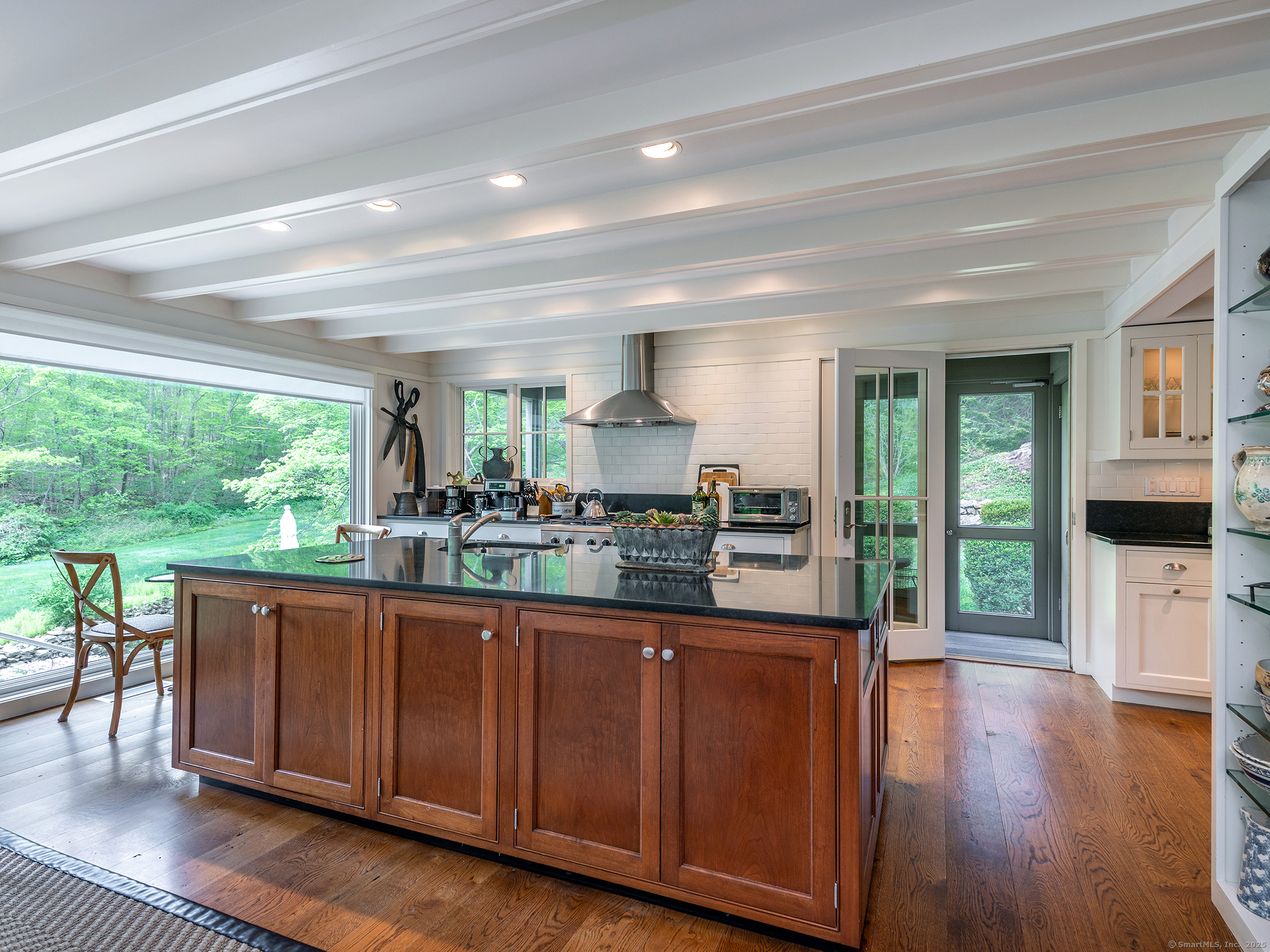 39 Painter Hill, Woodbury, Connecticut 06798
