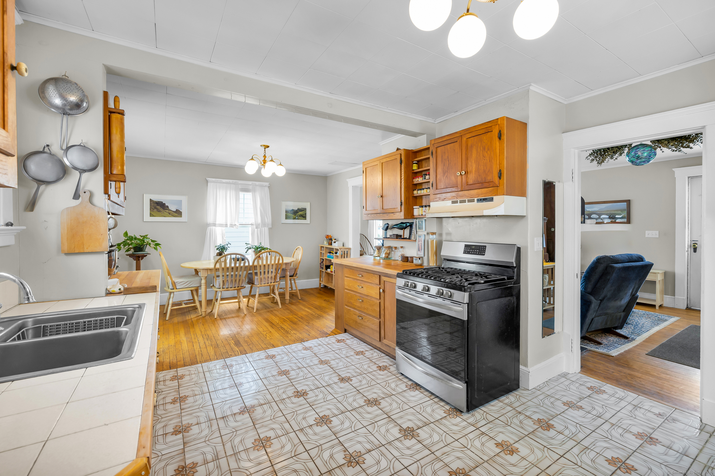 409 Third, West Haven, Connecticut 06516