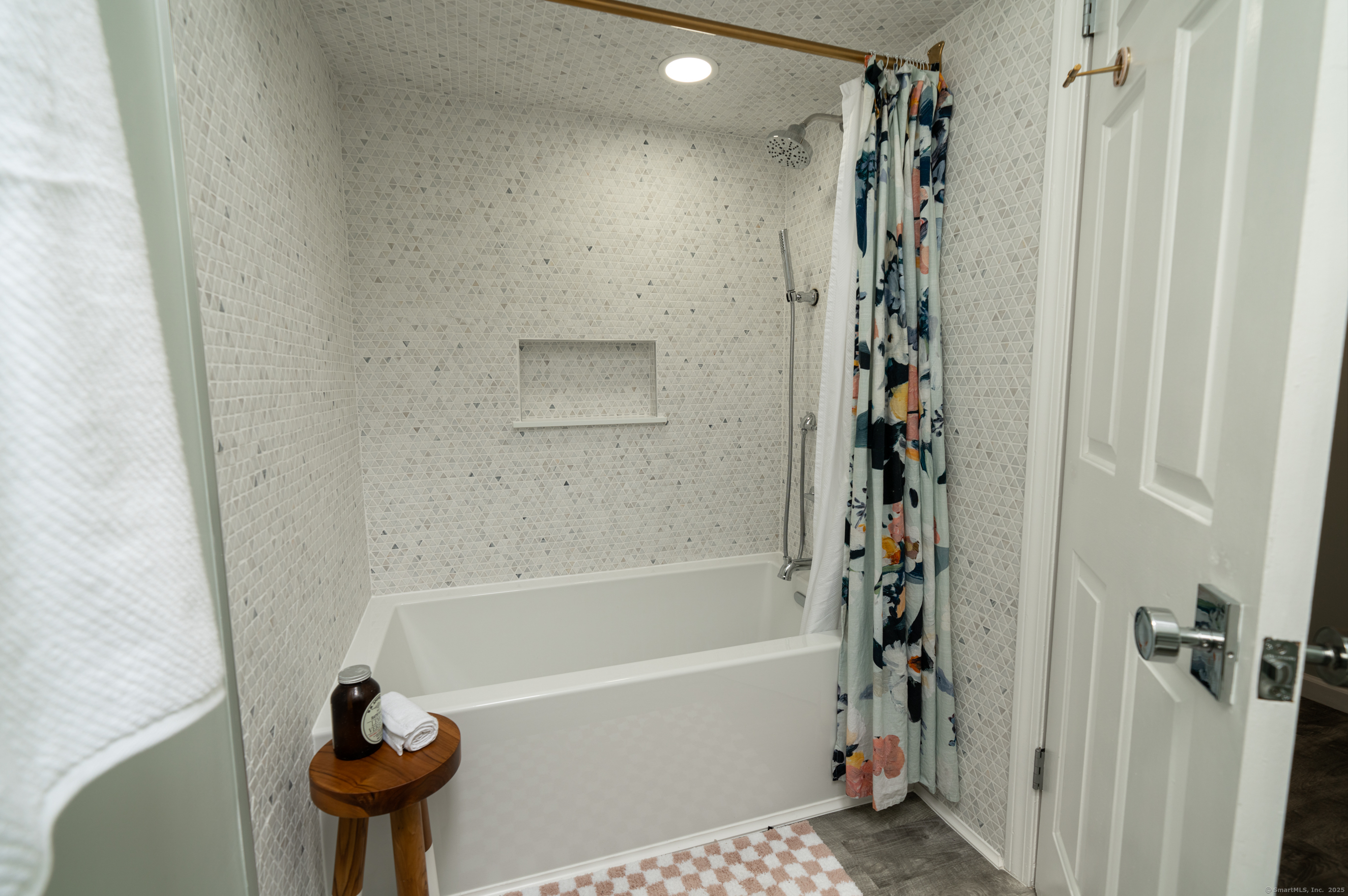 195 Summer Hill, Madison, Connecticut 06443