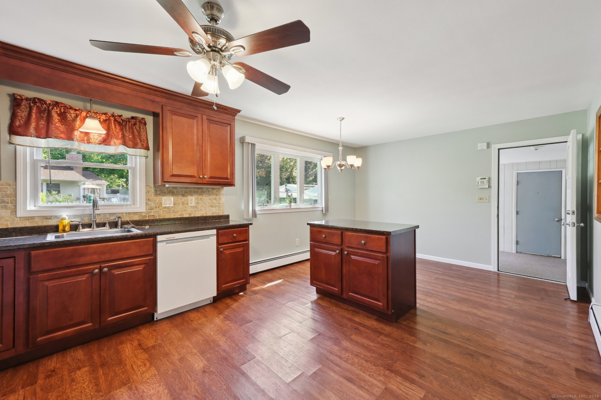 11 Jamestown, Hamden, Connecticut 06518