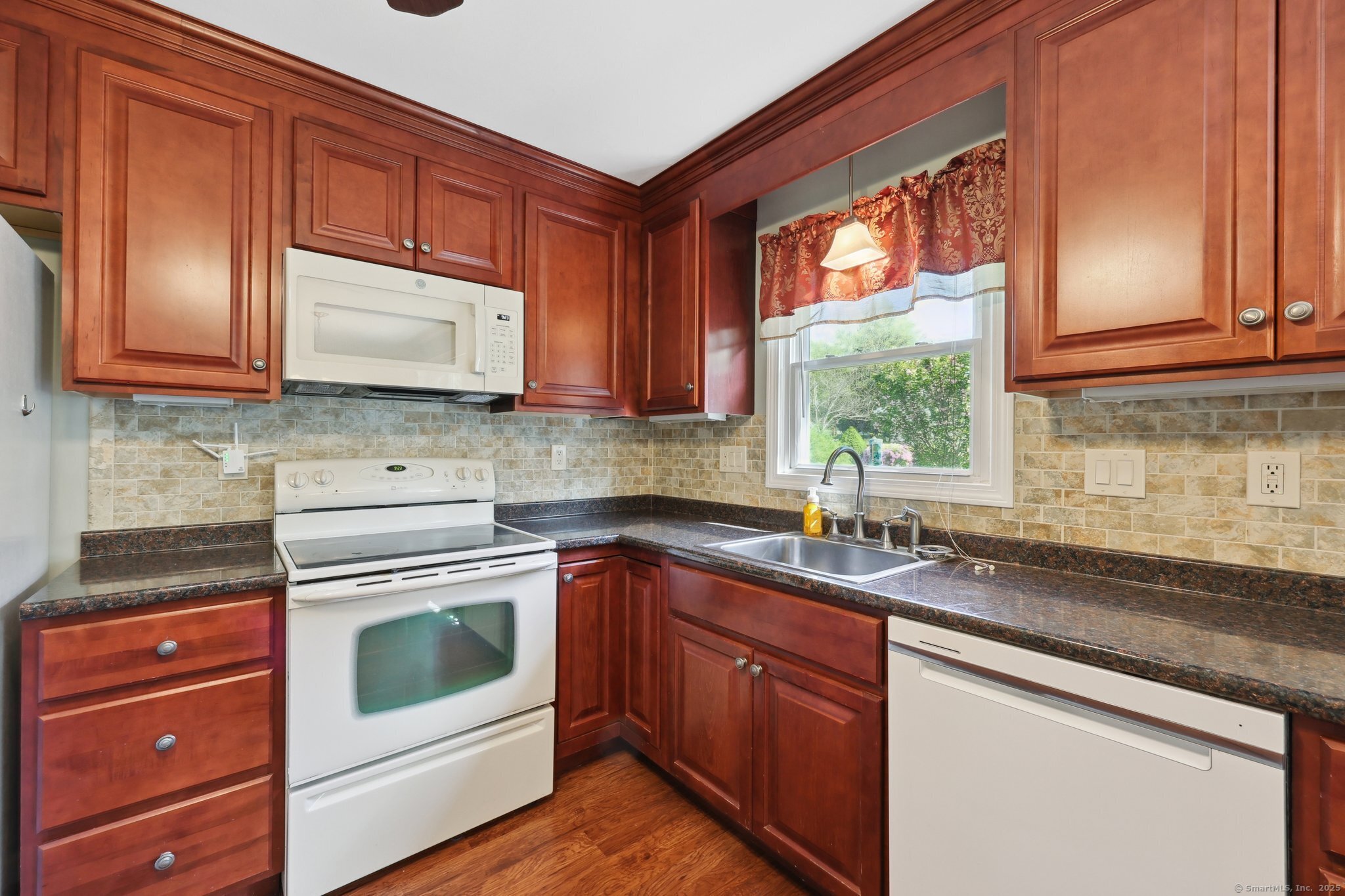 11 Jamestown, Hamden, Connecticut 06518
