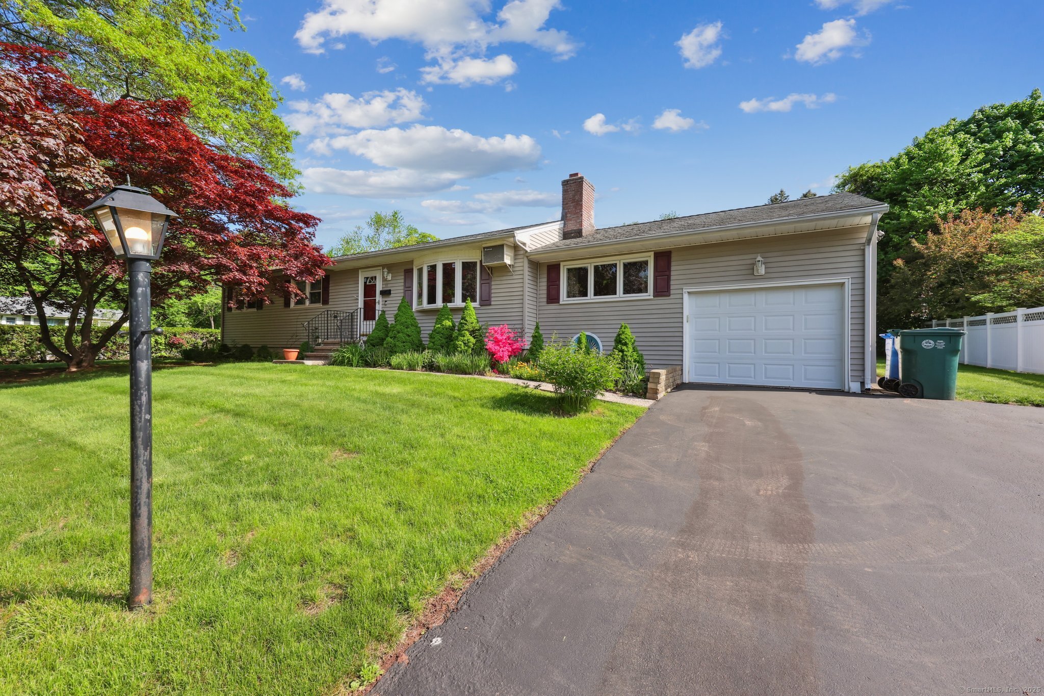 11 Jamestown, Hamden, Connecticut 06518