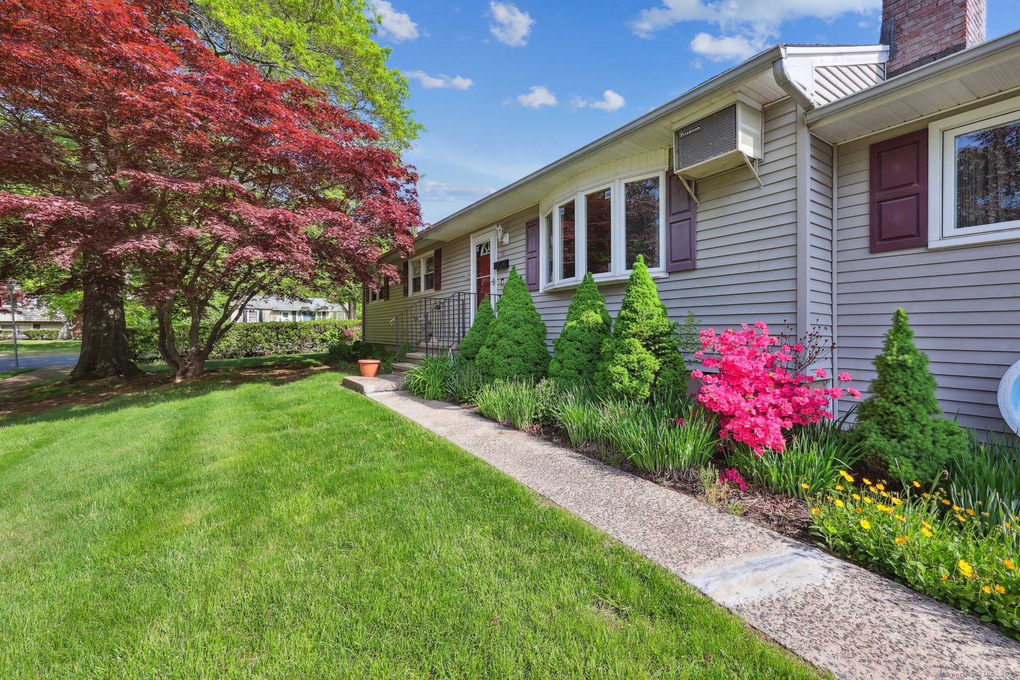 11 Jamestown, Hamden, Connecticut 06518