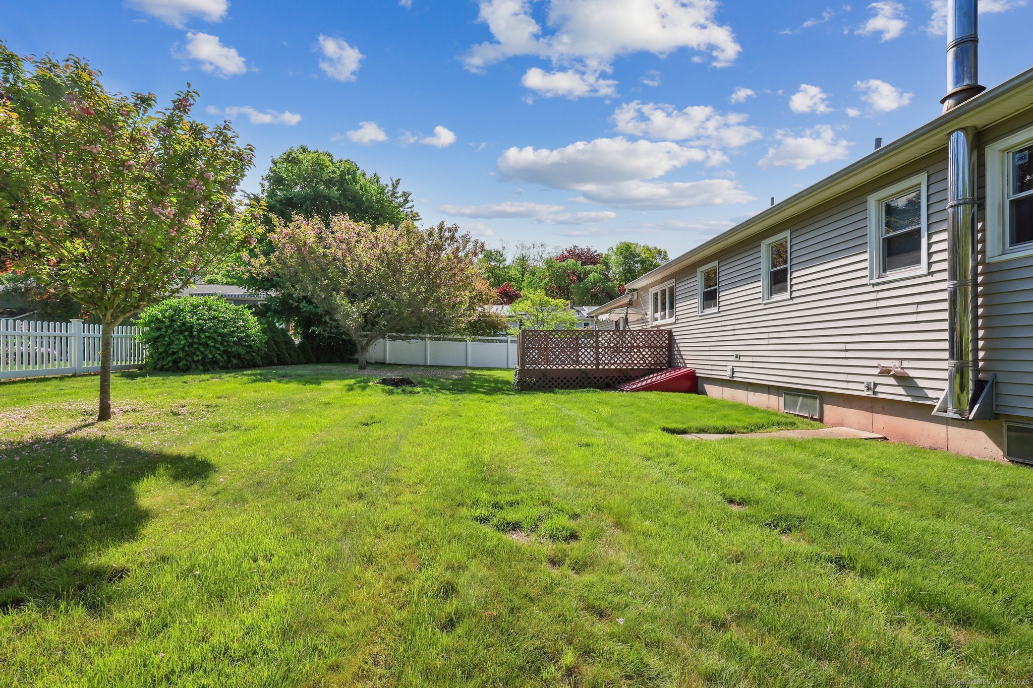 11 Jamestown, Hamden, Connecticut 06518