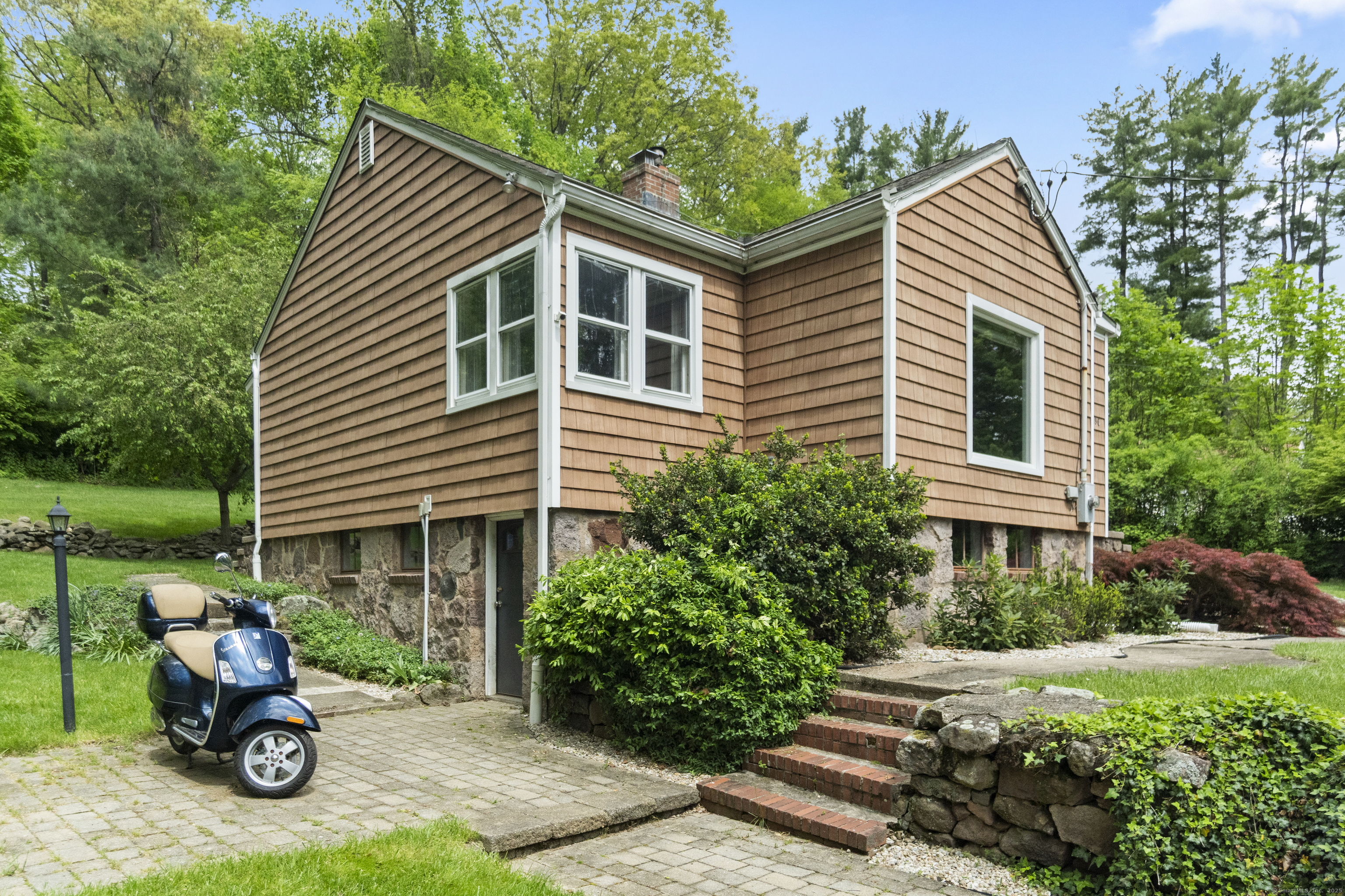 196 Harrison, Cheshire, Connecticut 06410