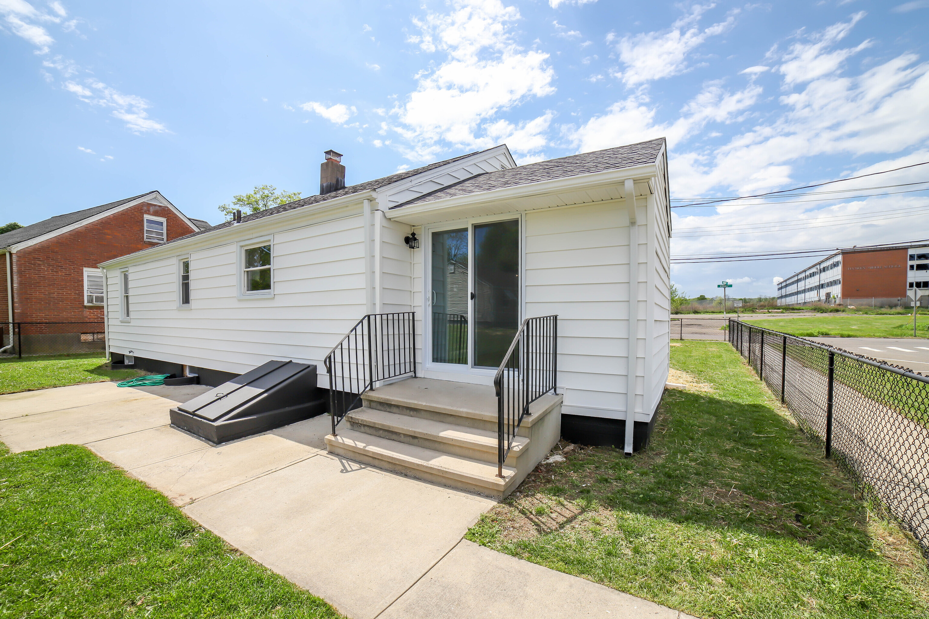 523 Newhall, Hamden, Connecticut 06517