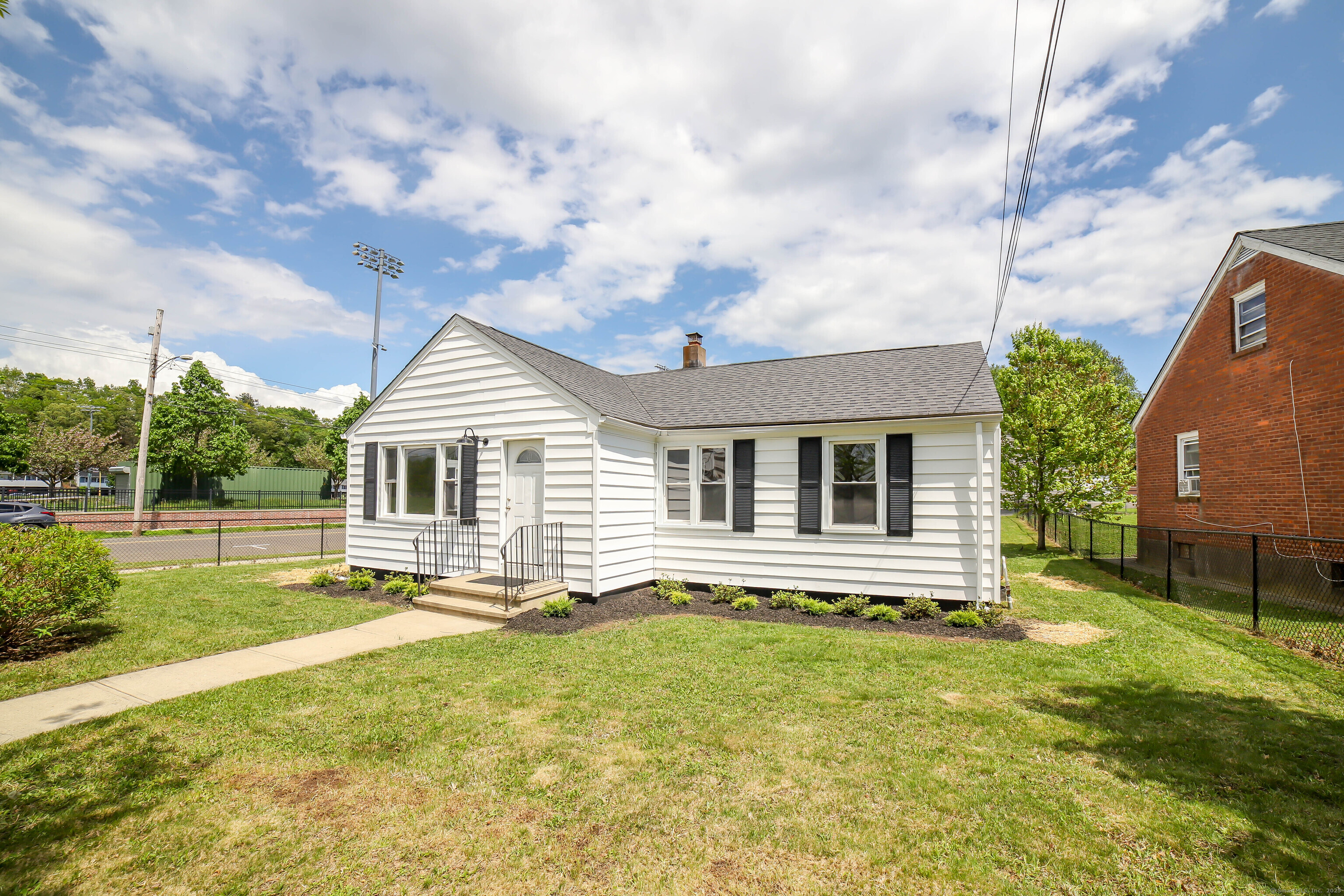 523 Newhall, Hamden, Connecticut 06517