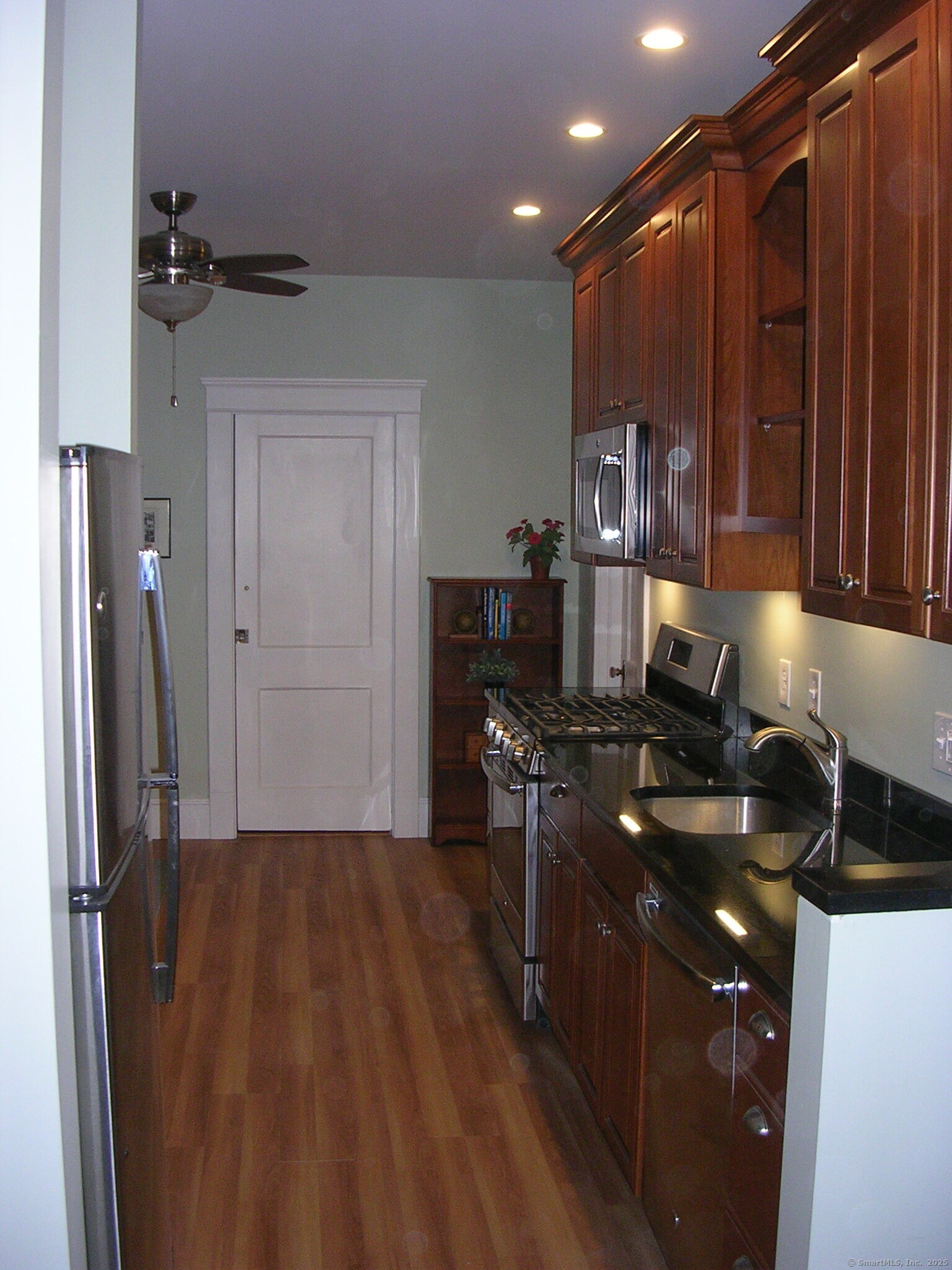 2868 Dixwell, Hamden, Connecticut 06518