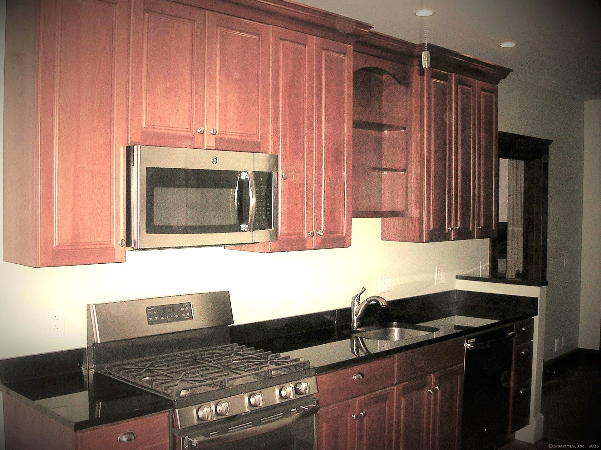 2868 Dixwell, Hamden, Connecticut 06518
