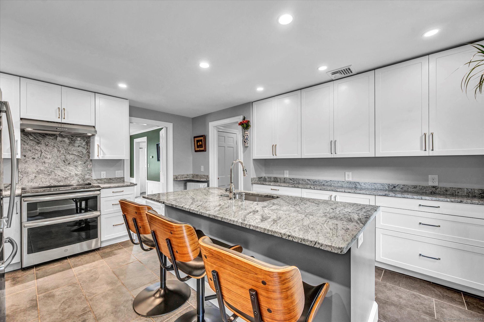 10 Meadowbrook, Hamden, Connecticut 06517