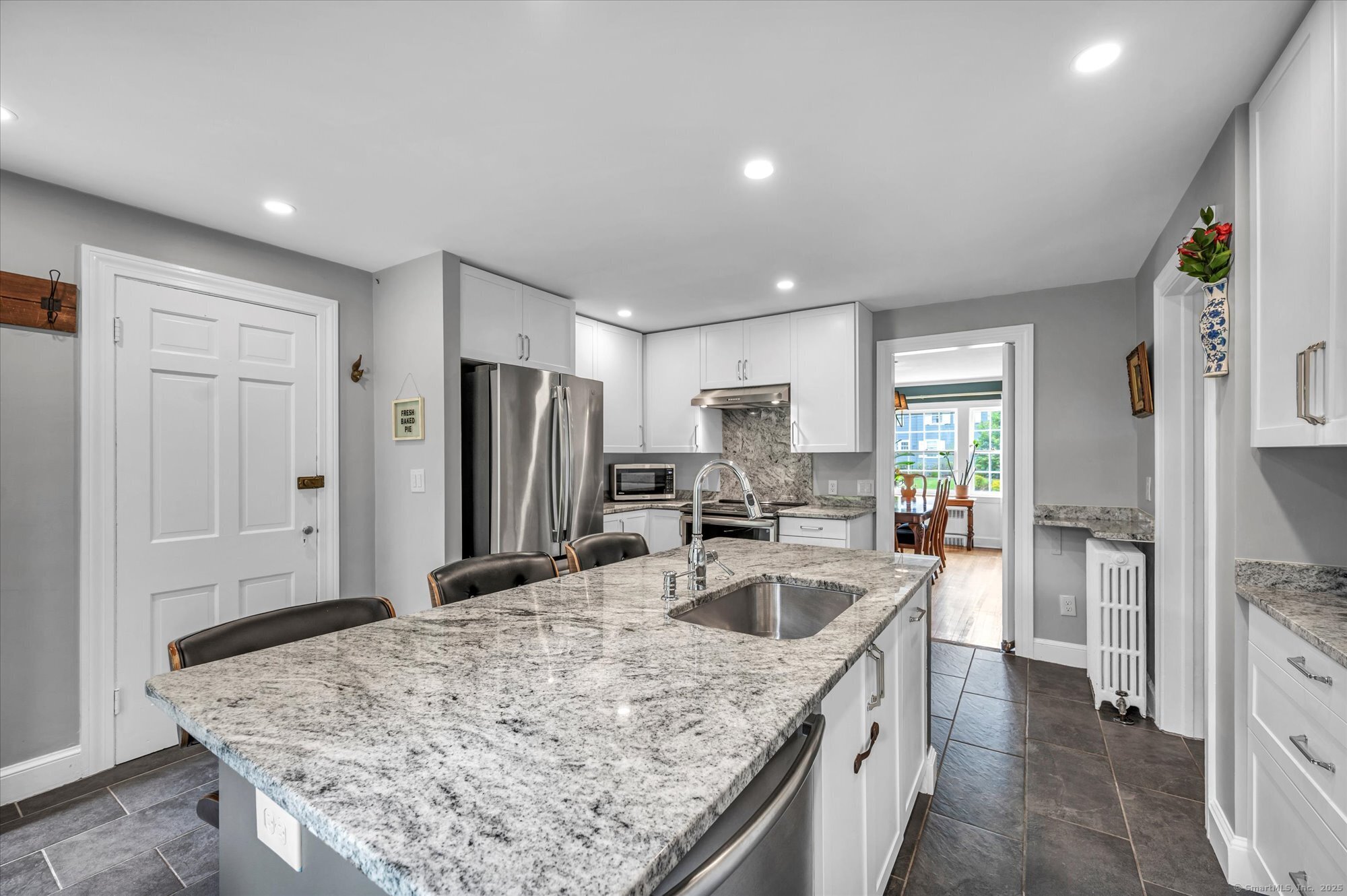 10 Meadowbrook, Hamden, Connecticut 06517