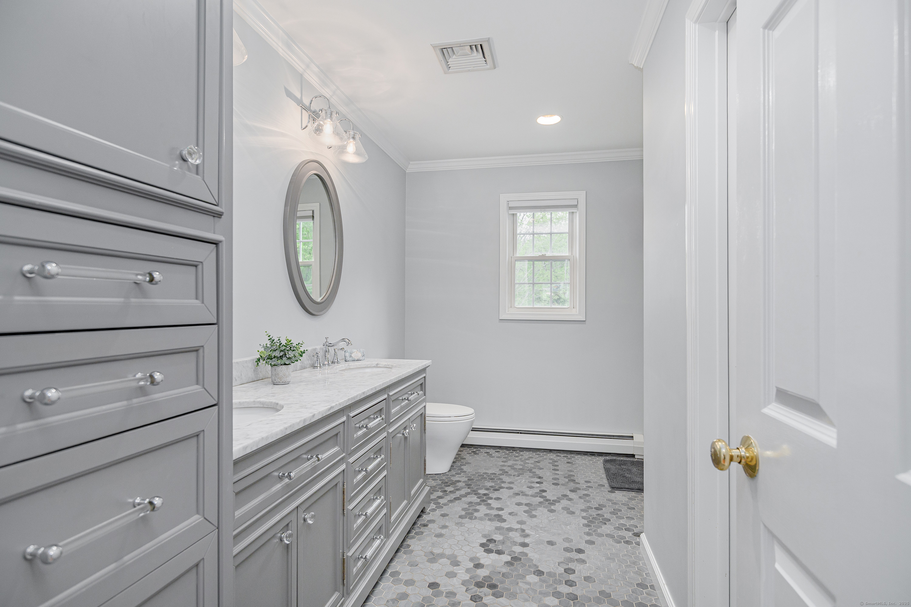 12 Jo Mar, Newtown, Connecticut 06482