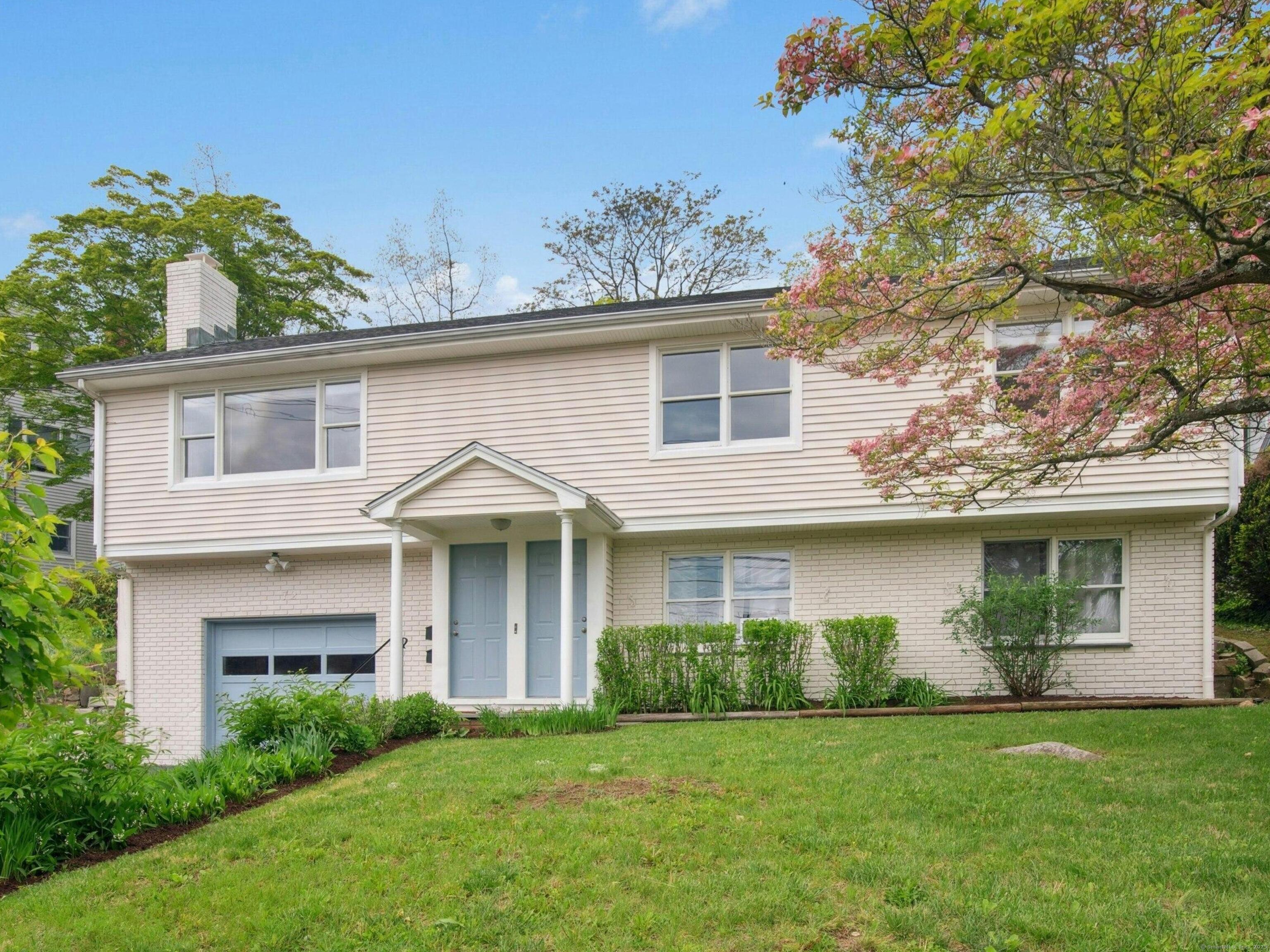 72 Locust, New Canaan, Connecticut 06840