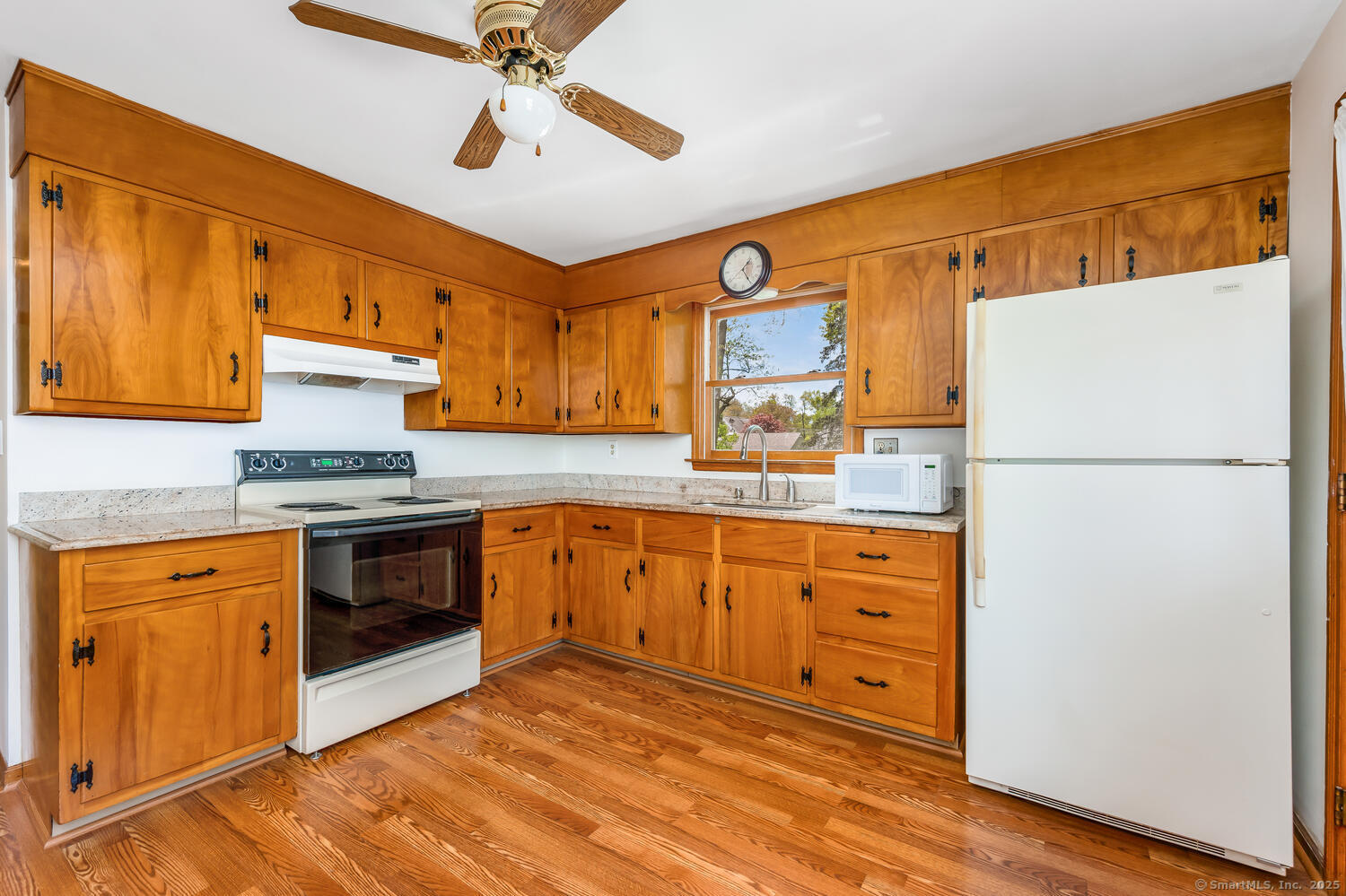 27 Brookdale, Fairfield, Connecticut 06824