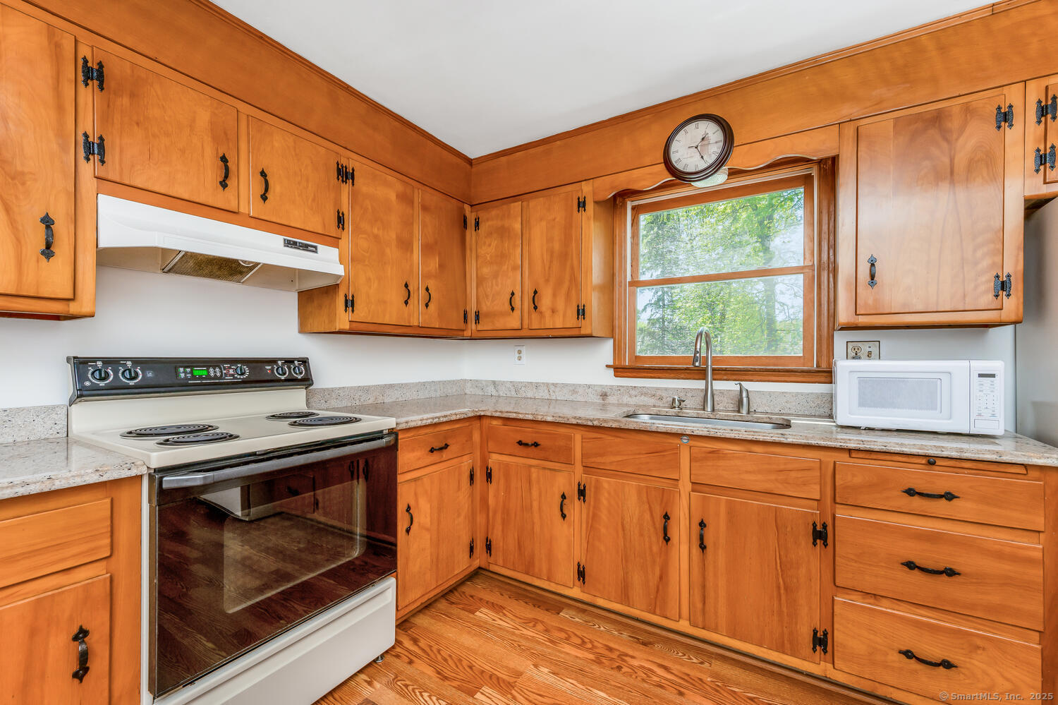 27 Brookdale, Fairfield, Connecticut 06824
