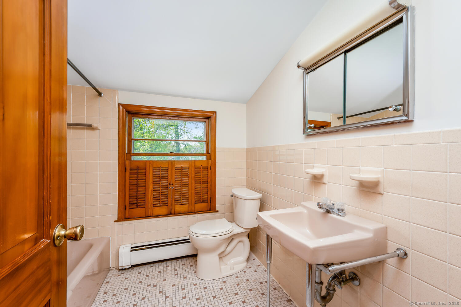 27 Brookdale, Fairfield, Connecticut 06824