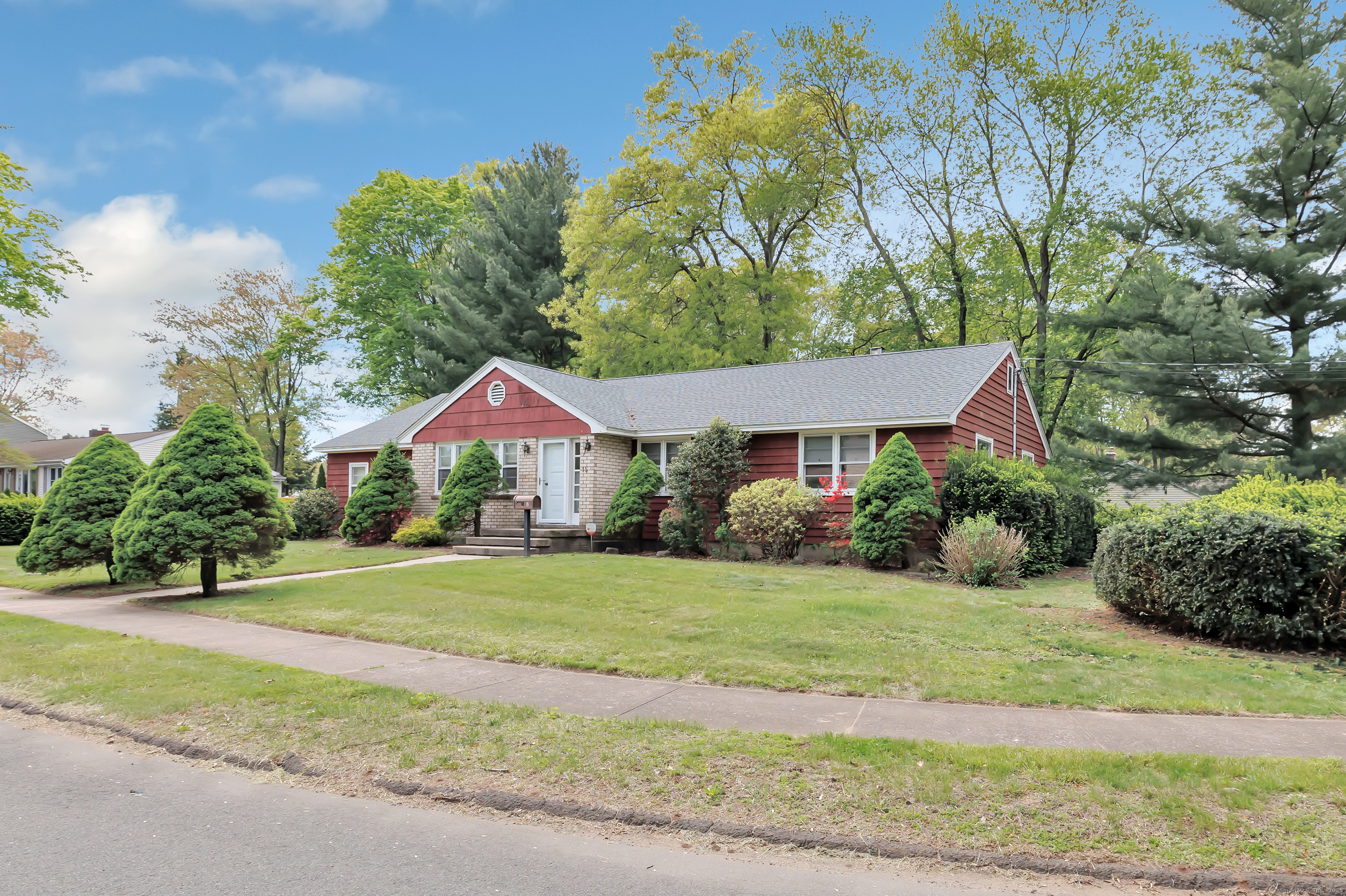 15 Roger, North Haven, Connecticut 06473