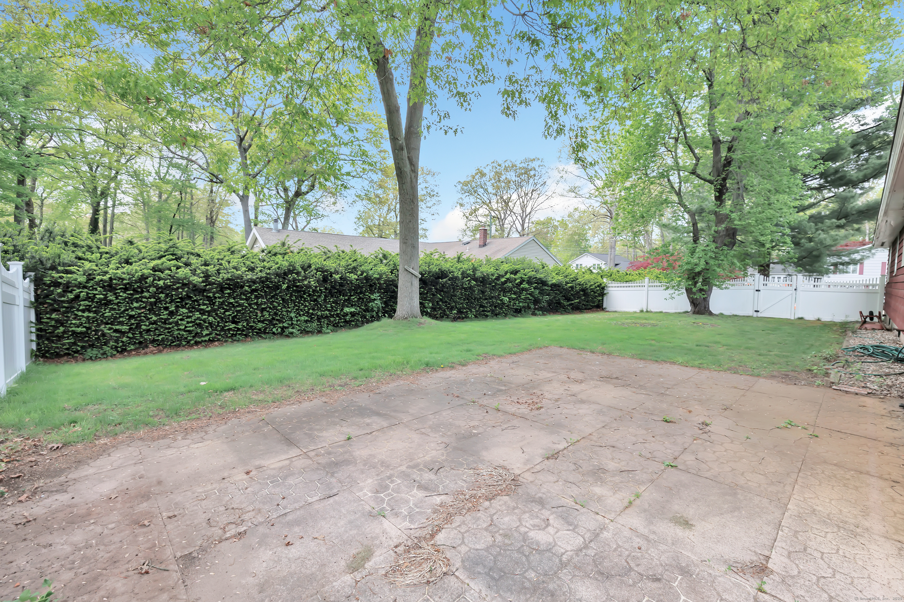15 Roger, North Haven, Connecticut 06473
