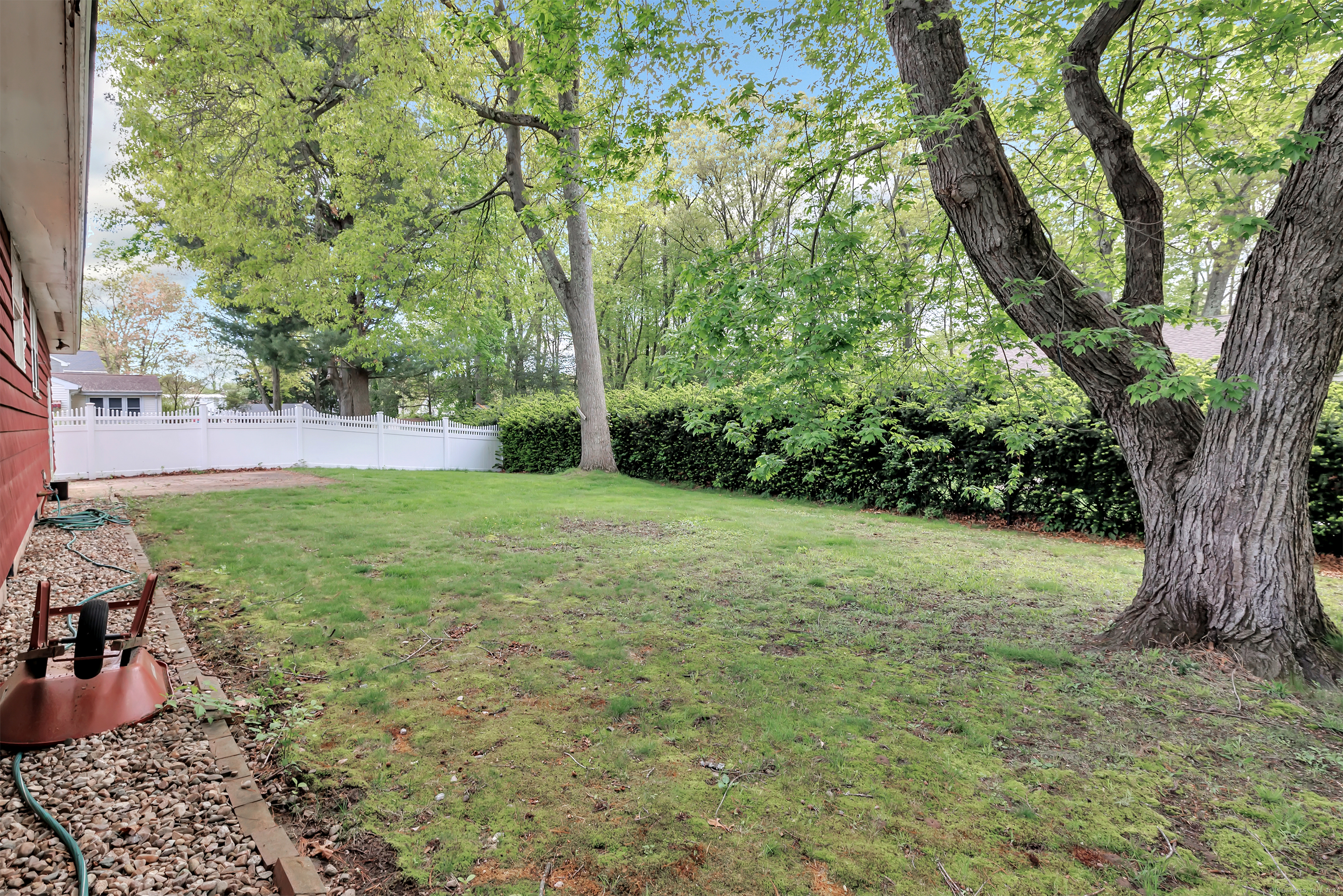 15 Roger, North Haven, Connecticut 06473