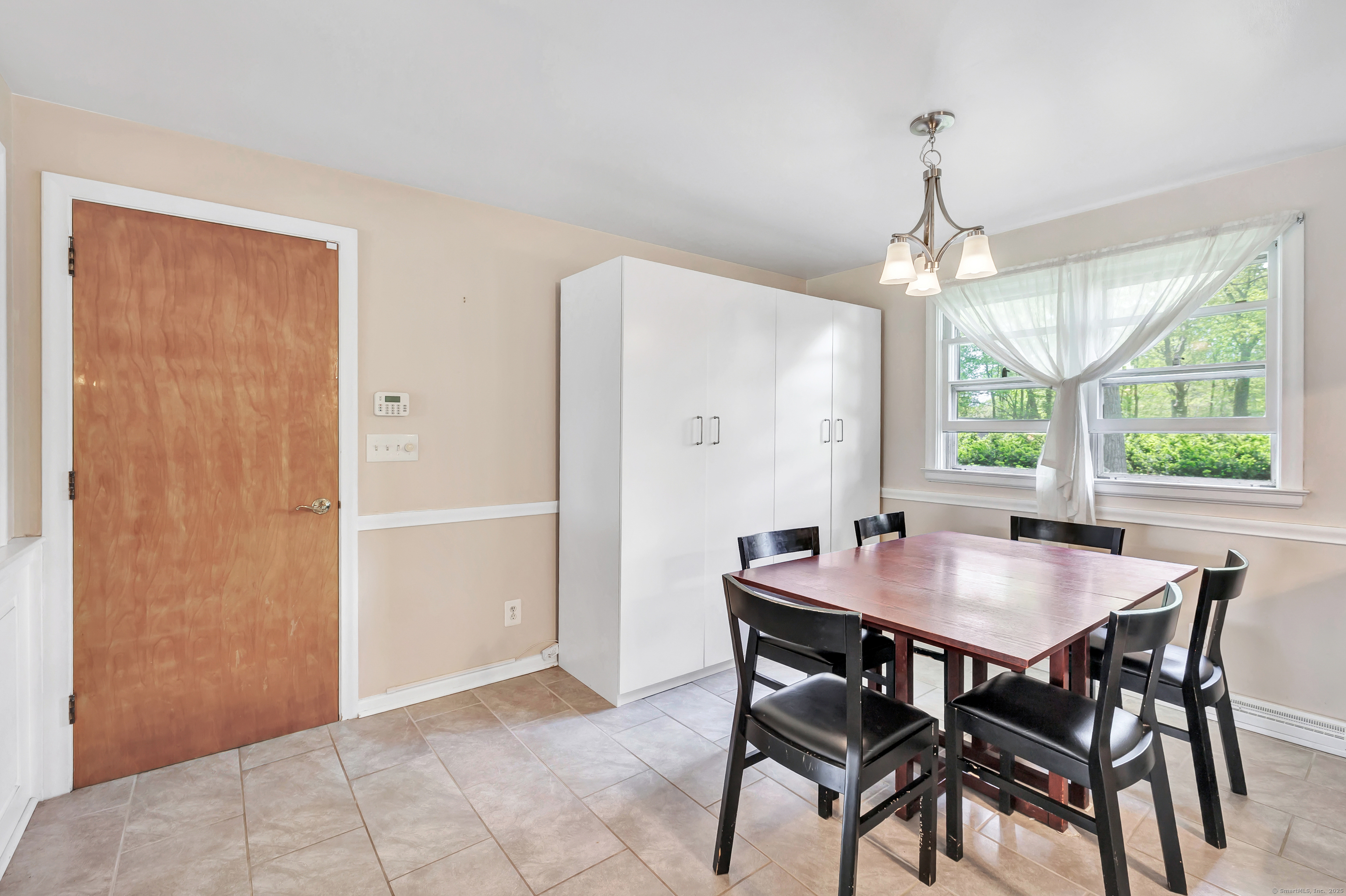 15 Roger, North Haven, Connecticut 06473