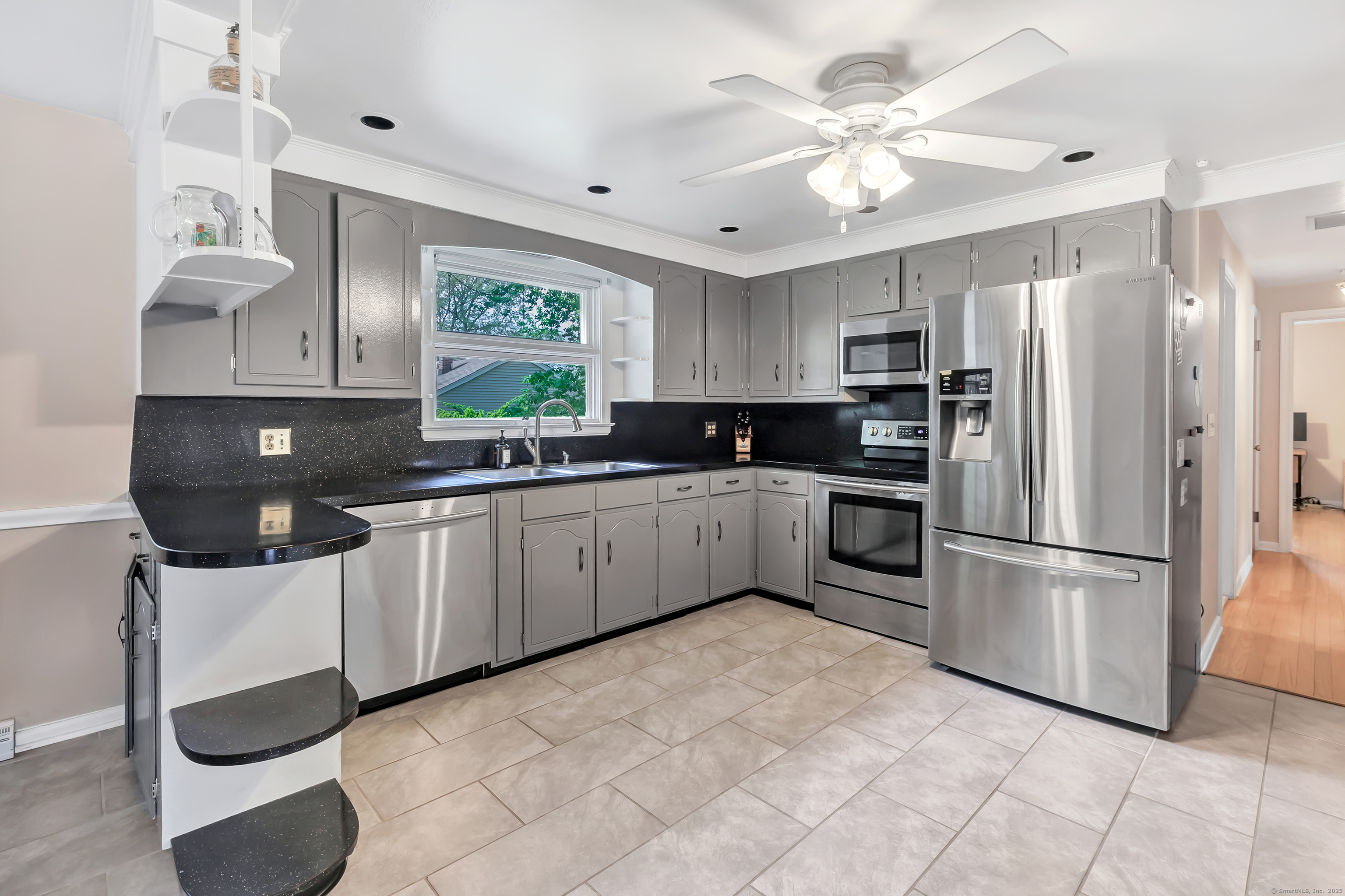 15 Roger, North Haven, Connecticut 06473