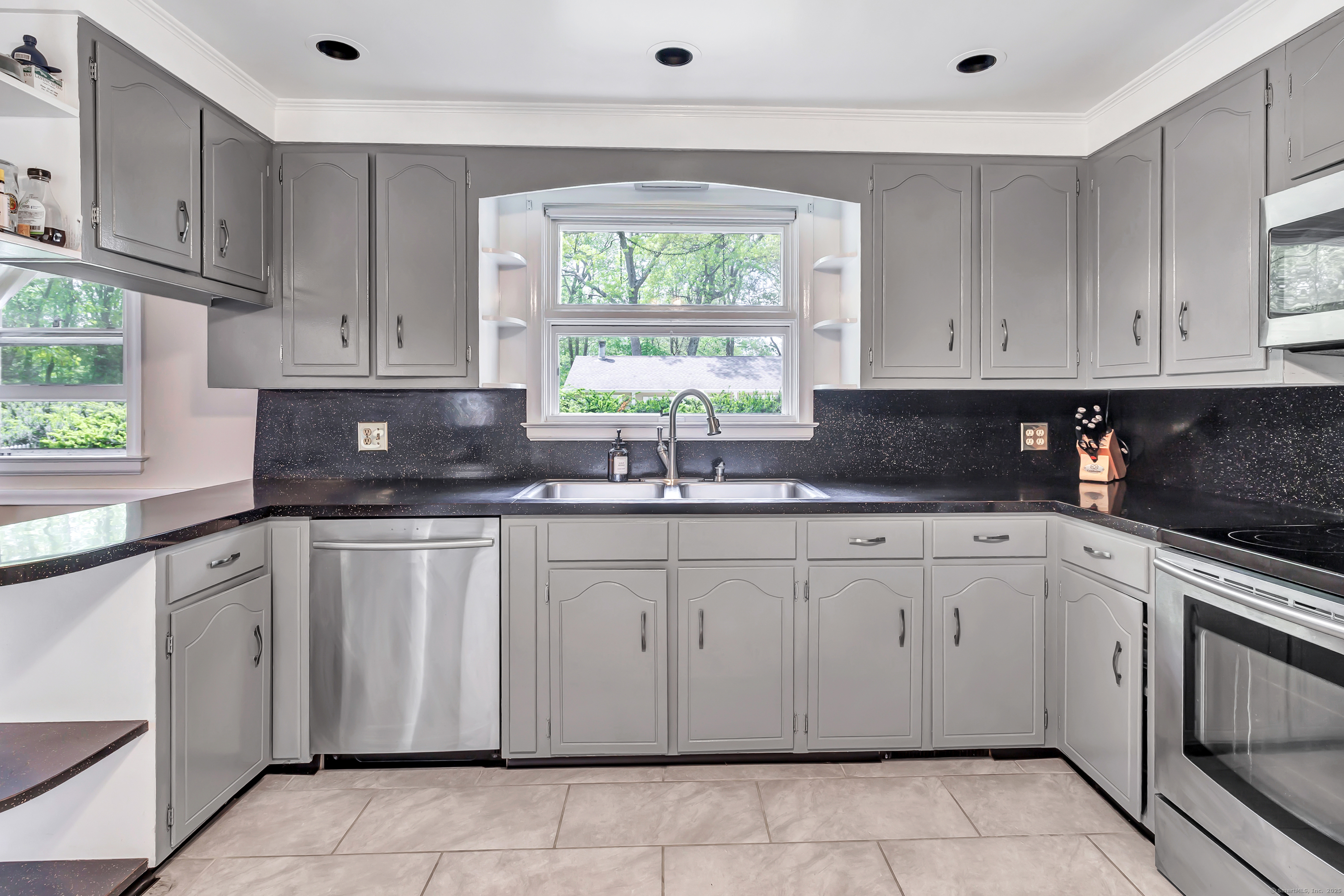 15 Roger, North Haven, Connecticut 06473