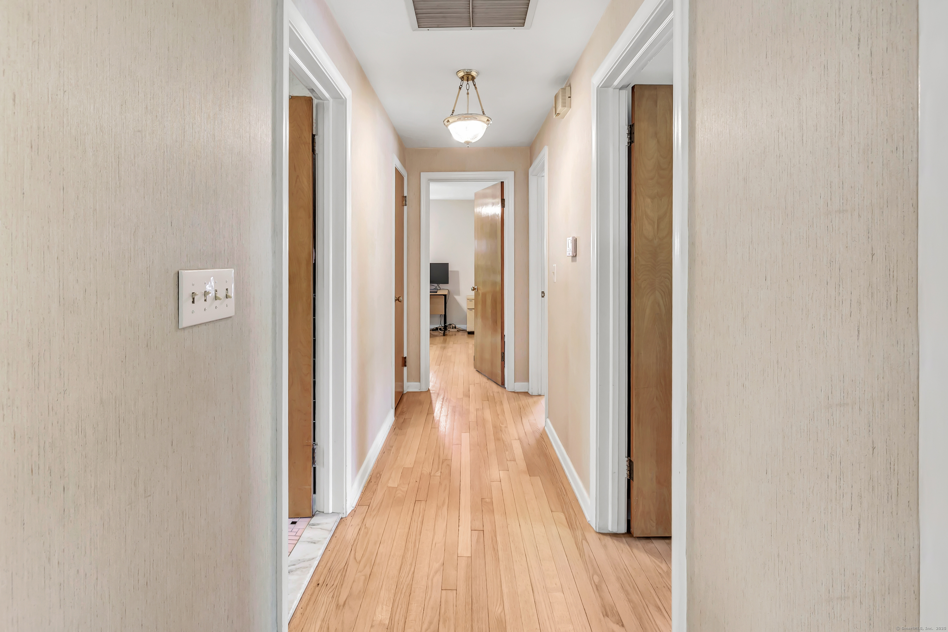 15 Roger, North Haven, Connecticut 06473