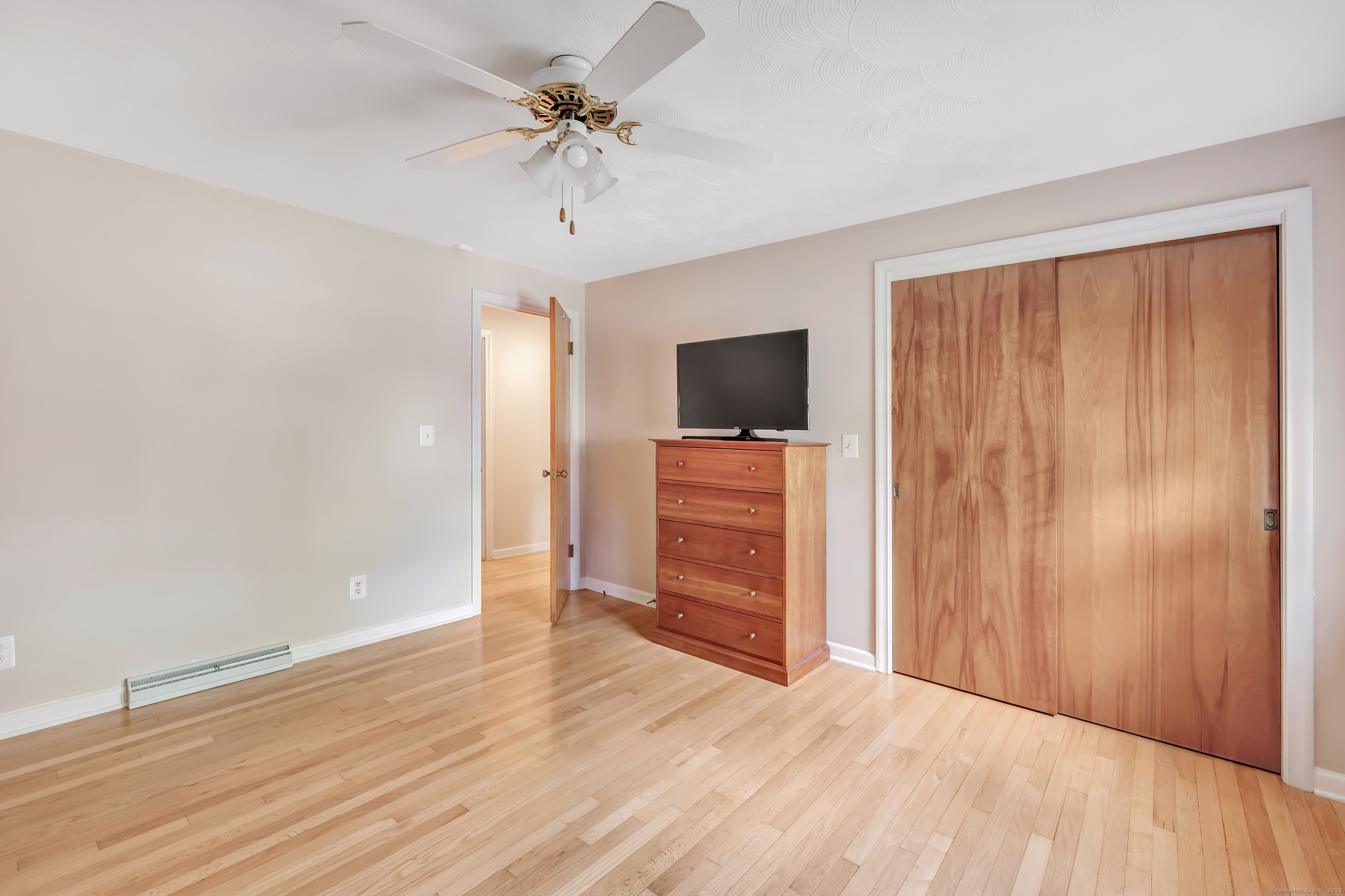 15 Roger, North Haven, Connecticut 06473