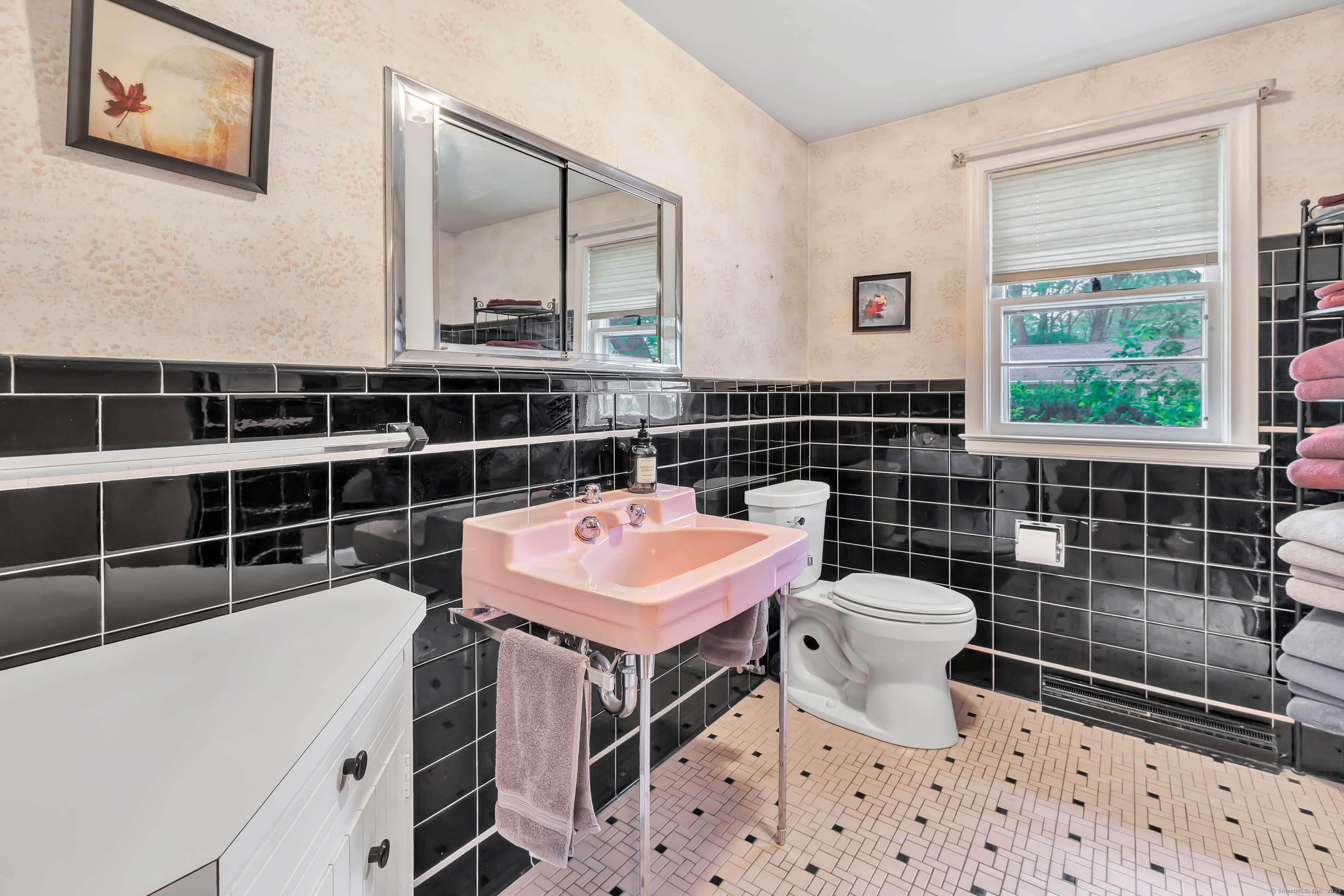 15 Roger, North Haven, Connecticut 06473