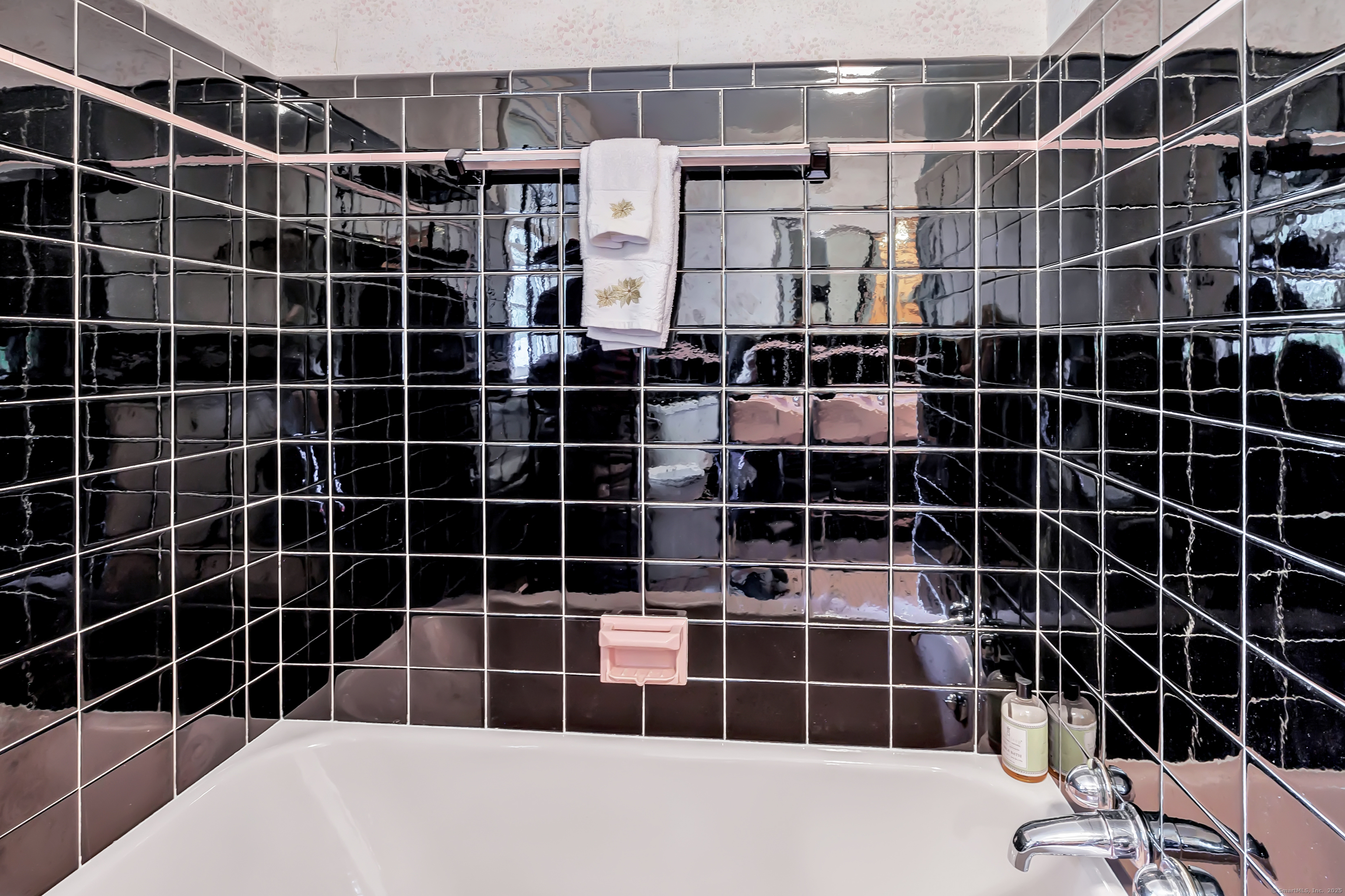 15 Roger, North Haven, Connecticut 06473