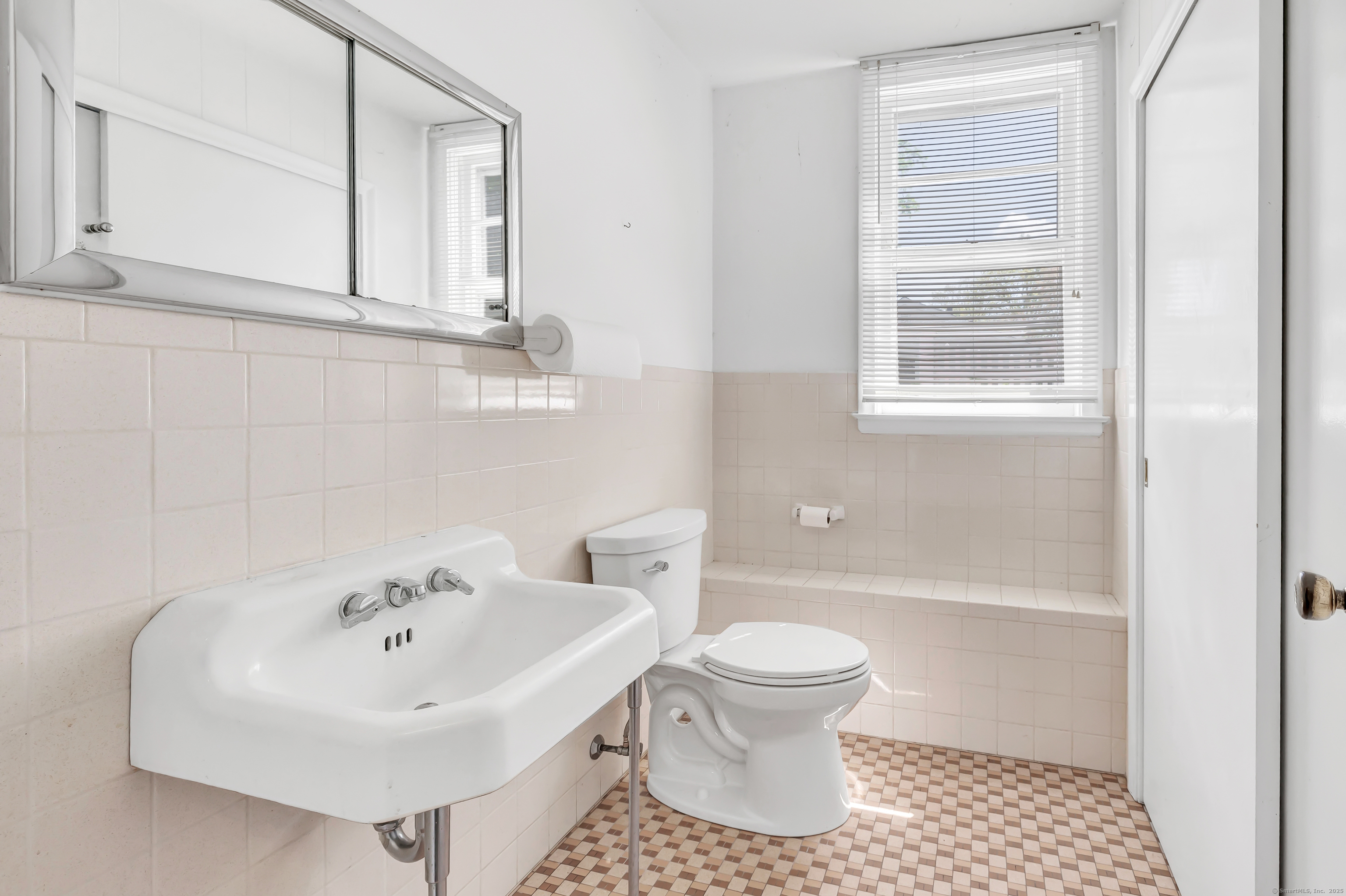 15 Roger, North Haven, Connecticut 06473
