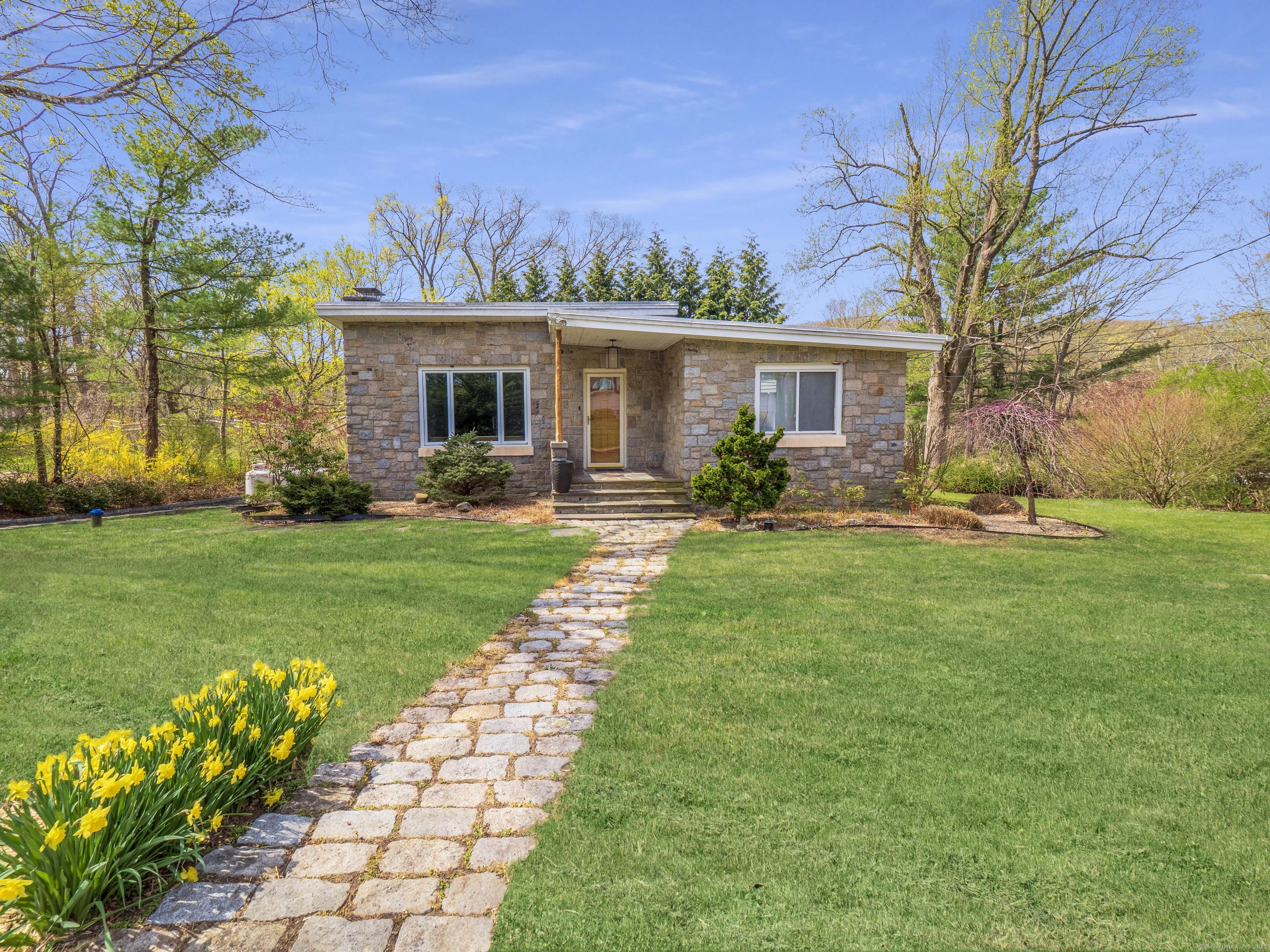49 Crest, Ridgefield, Connecticut 06877