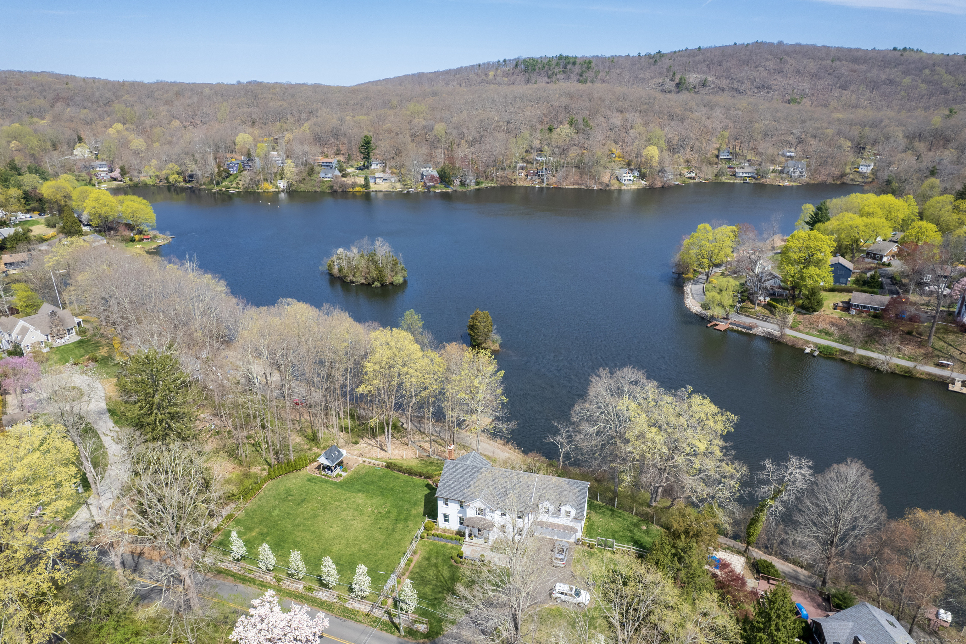 49 Crest, Ridgefield, Connecticut 06877
