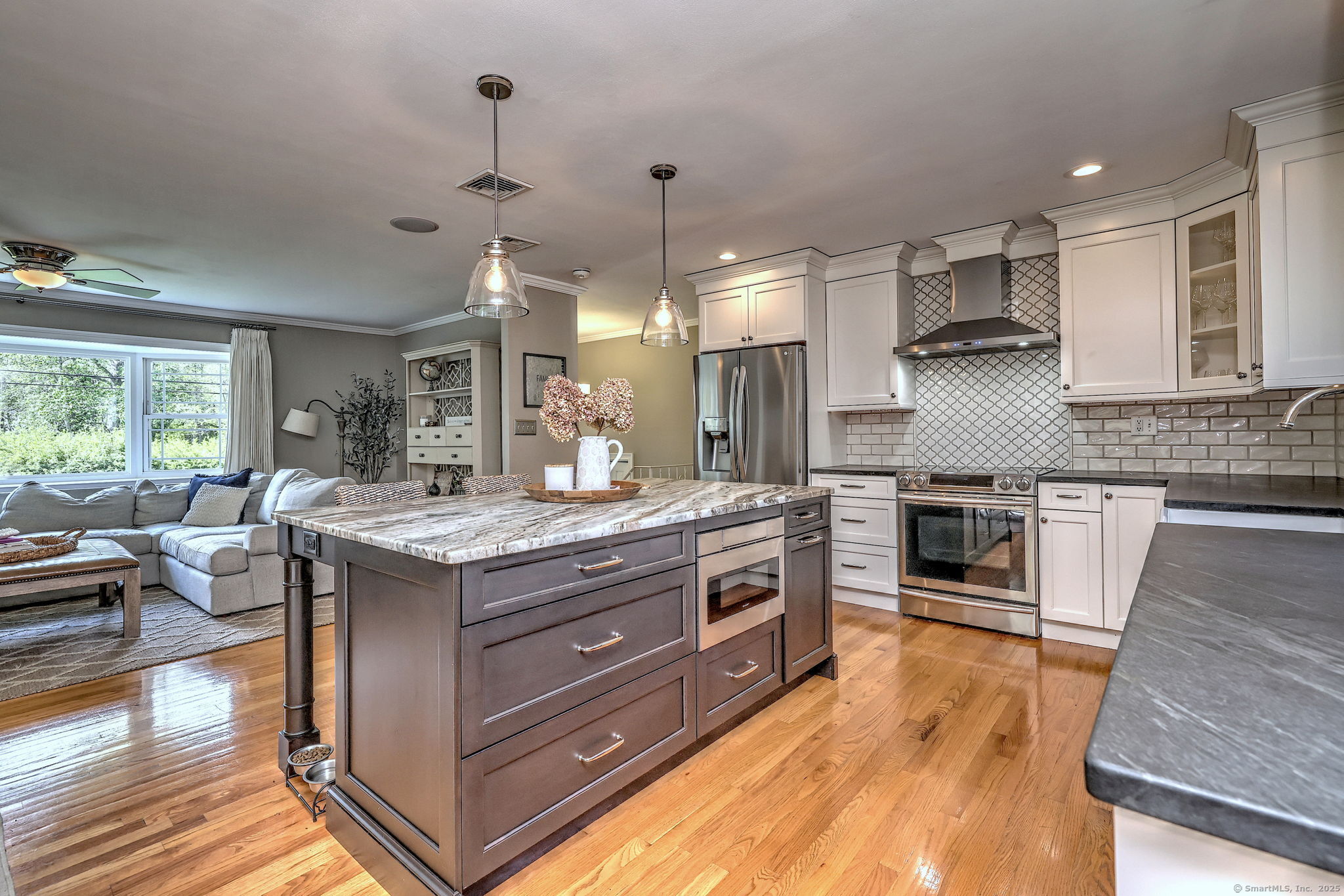 664 Greenbrier, Orange, Connecticut 06477