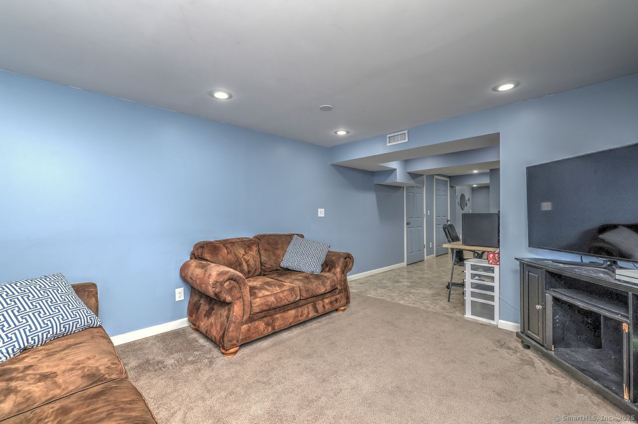 79 Sunnycrest, Trumbull, Connecticut 06611