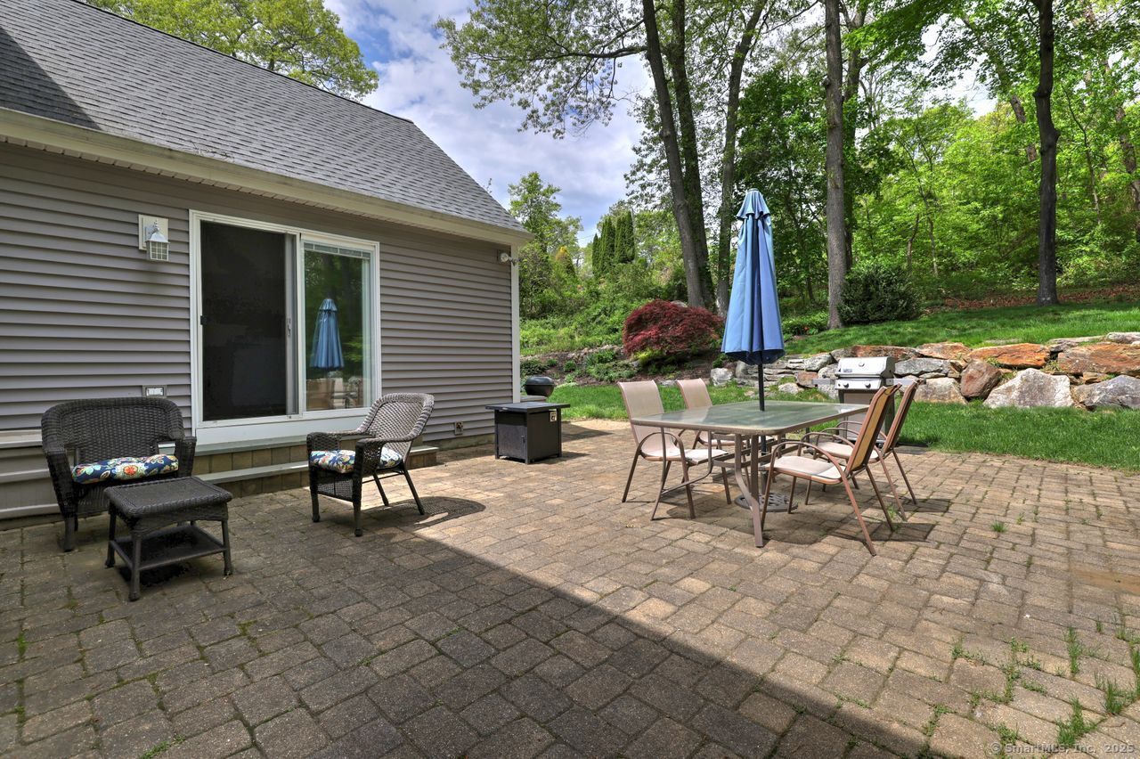 79 Sunnycrest, Trumbull, Connecticut 06611