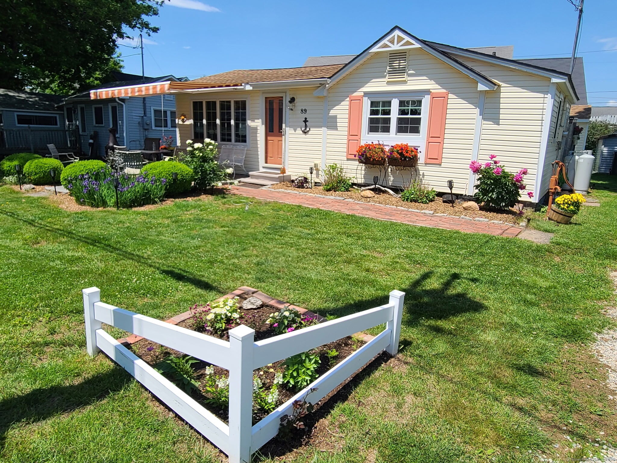 89 South, Madison, Connecticut 06443