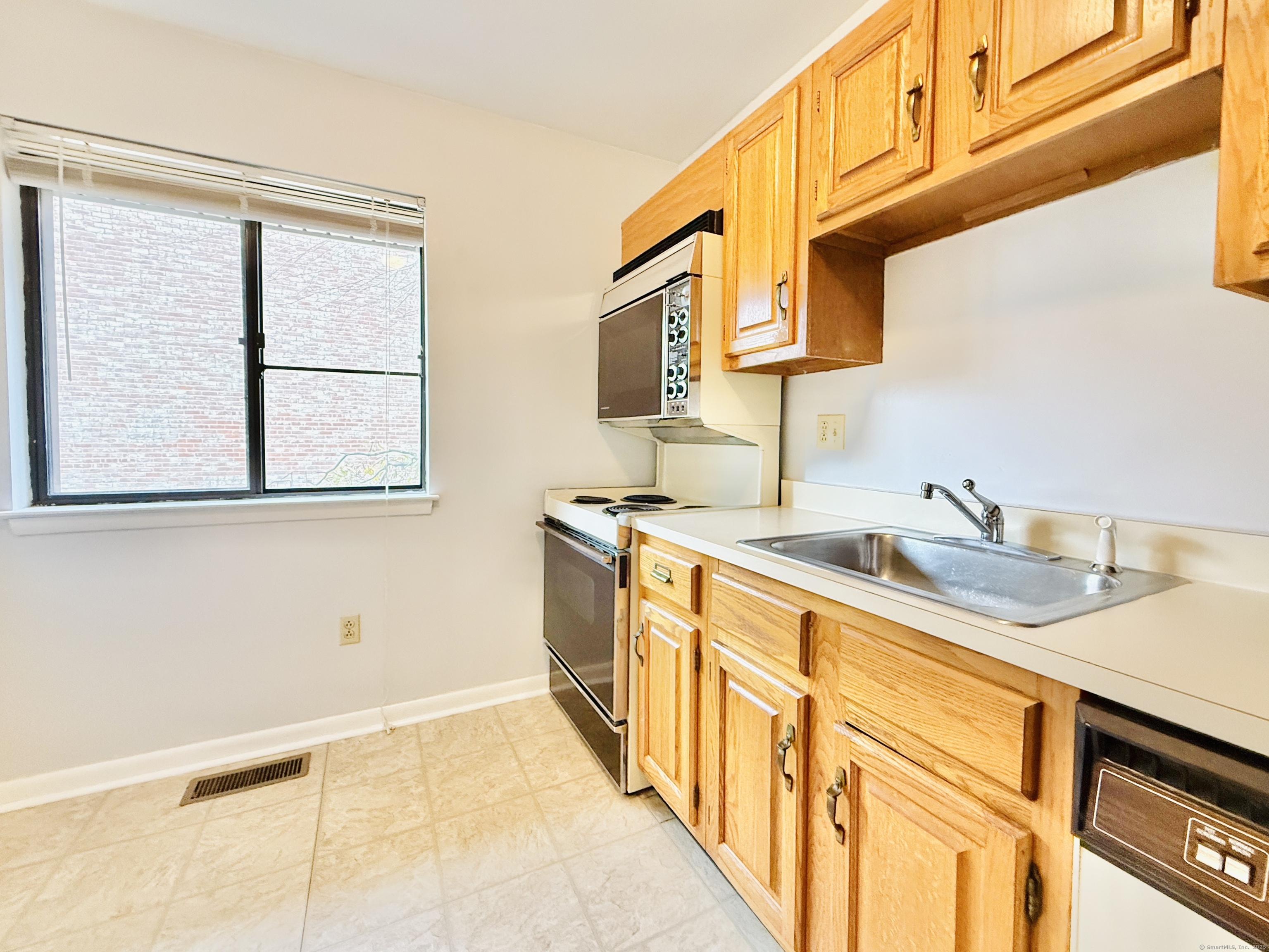 2437 Bedford, Stamford, Connecticut 06905