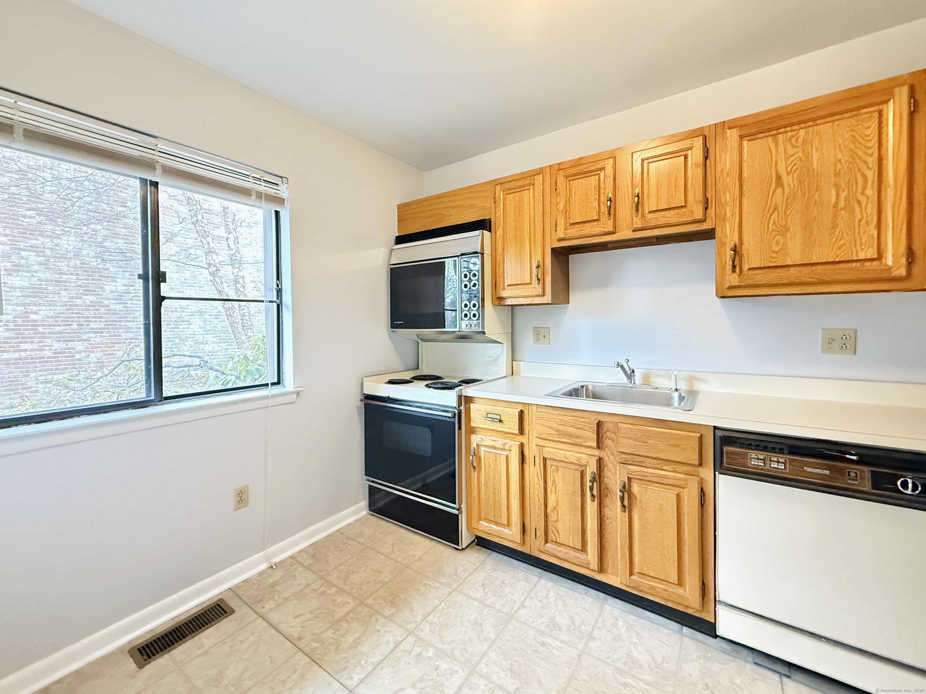 2437 Bedford, Stamford, Connecticut 06905