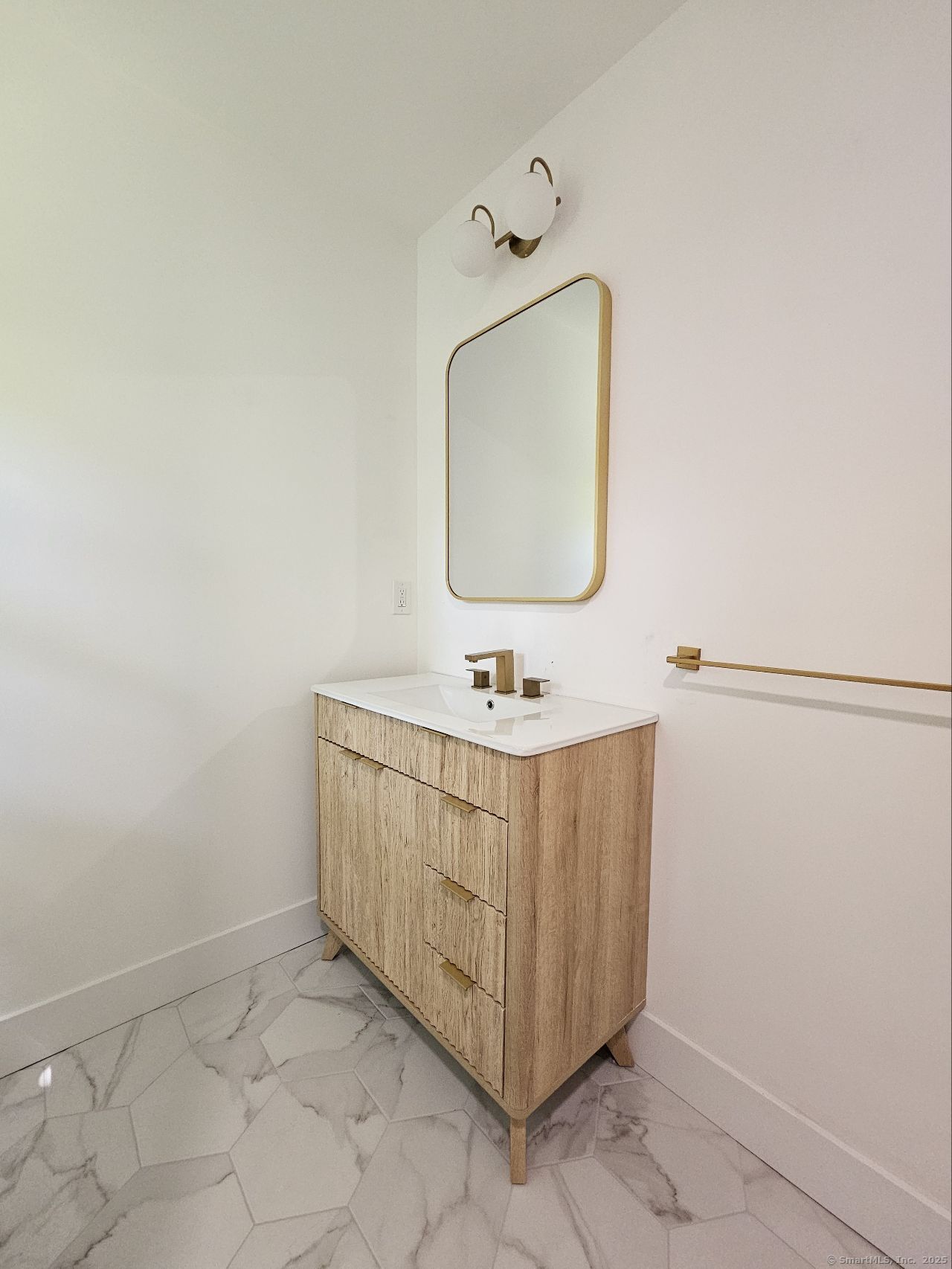 92 Lounsbury, Fairfield, Connecticut 06825