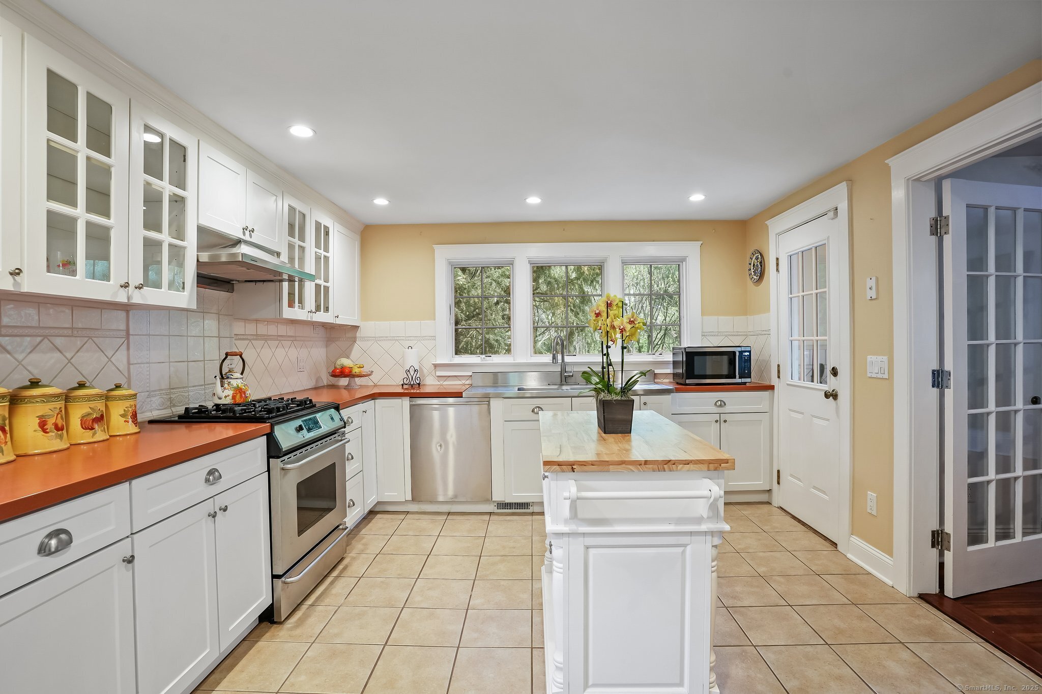 78 Hoyts, Bethel, Connecticut 06801