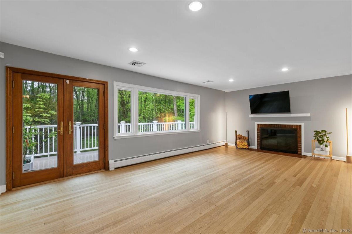 266 Pinewood, Trumbull, Connecticut 06611