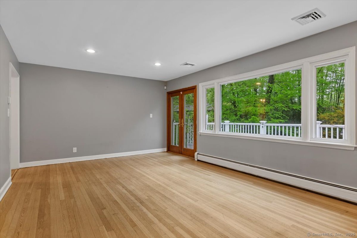 266 Pinewood, Trumbull, Connecticut 06611