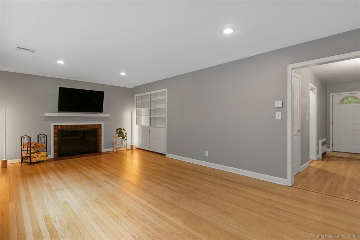 266 Pinewood, Trumbull, Connecticut 06611