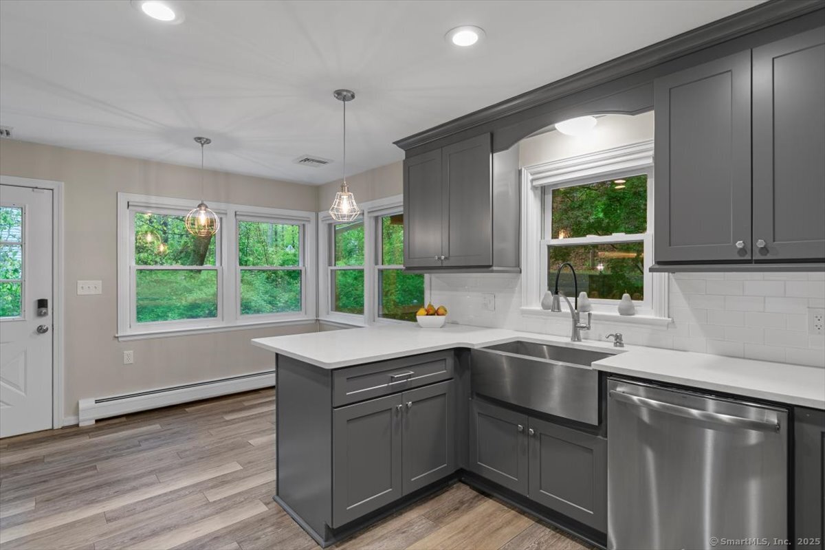 266 Pinewood, Trumbull, Connecticut 06611