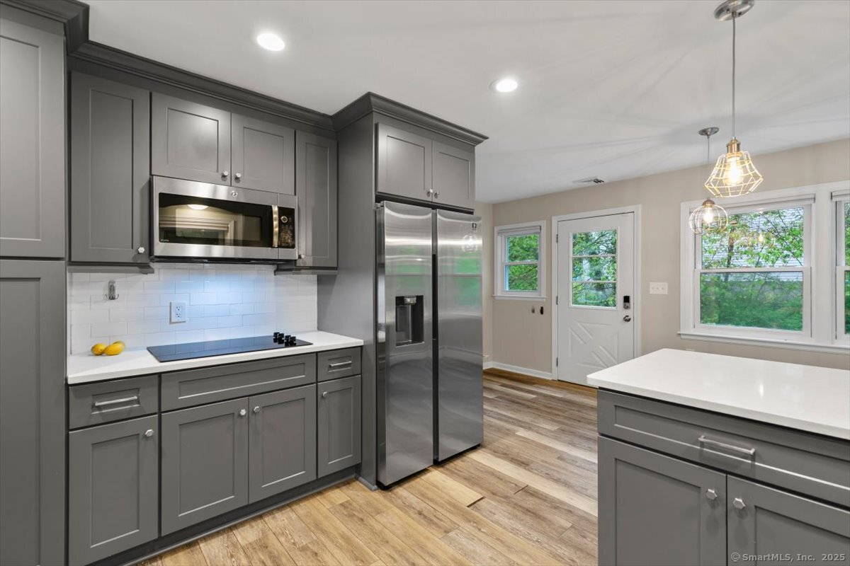 266 Pinewood, Trumbull, Connecticut 06611