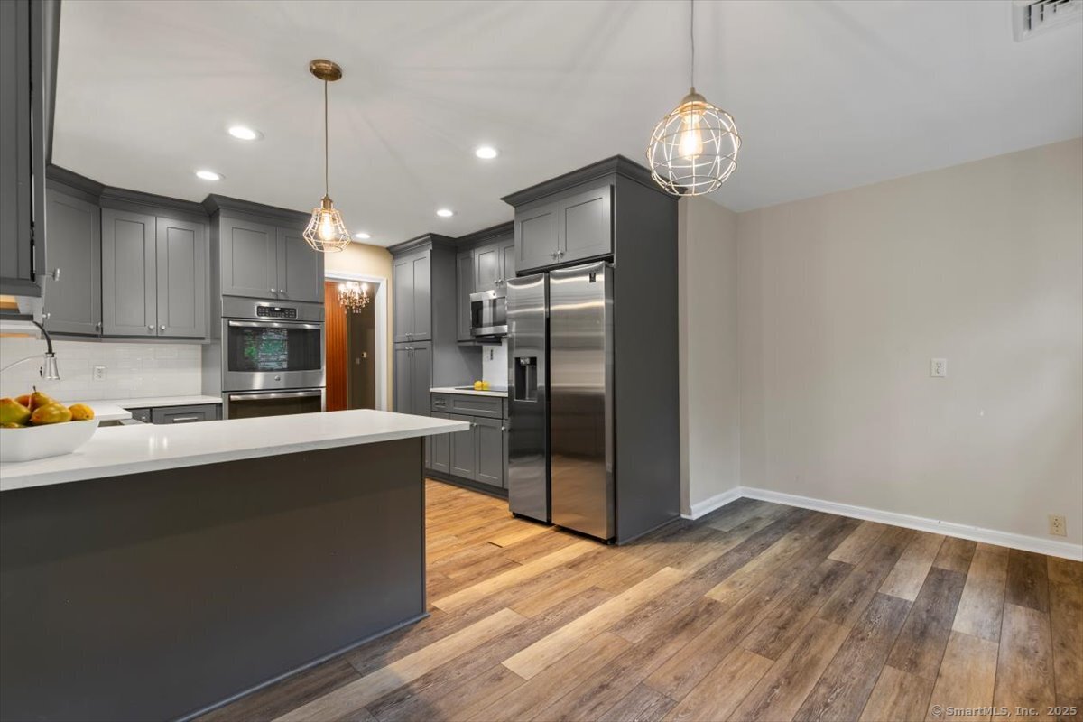 266 Pinewood, Trumbull, Connecticut 06611