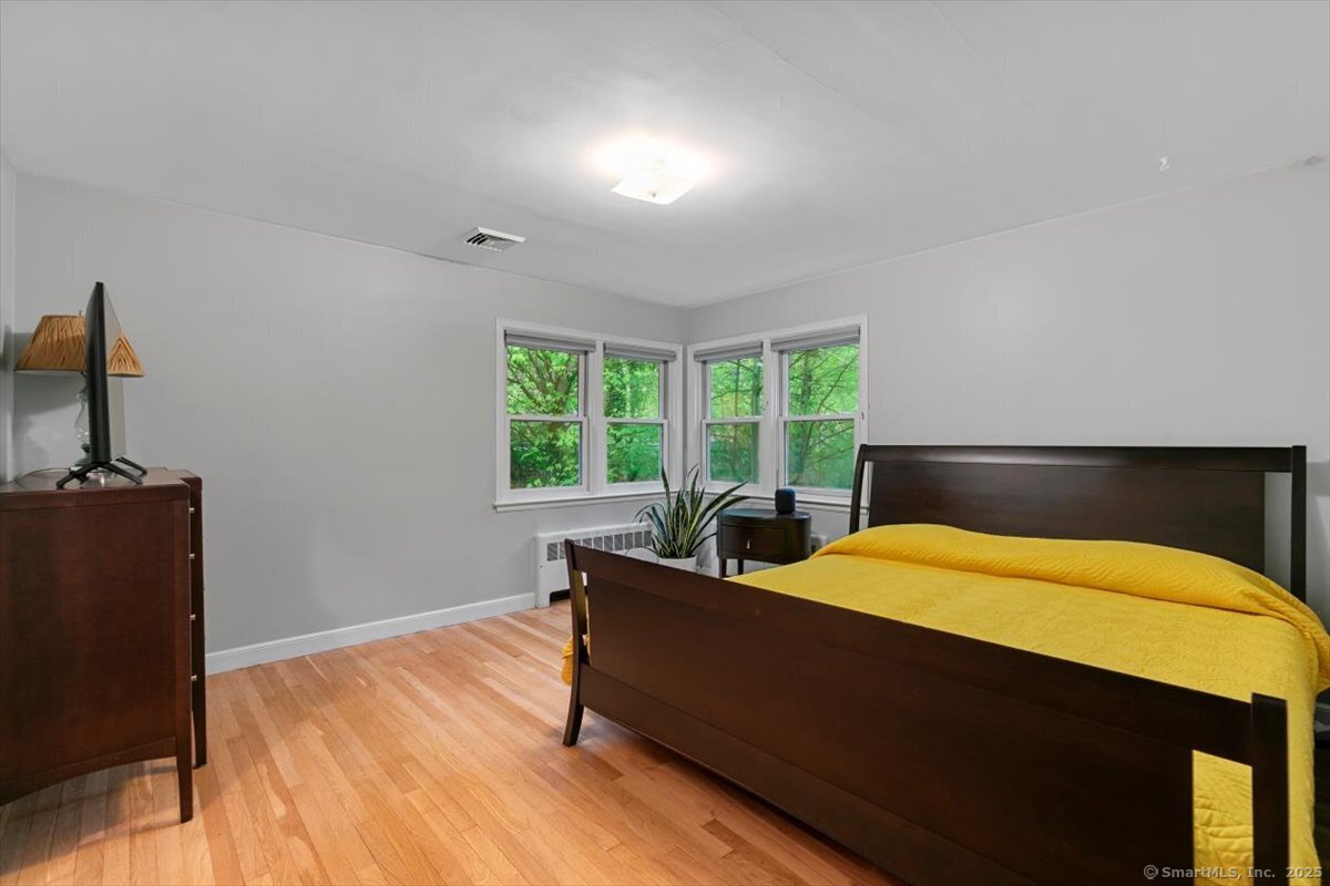 266 Pinewood, Trumbull, Connecticut 06611