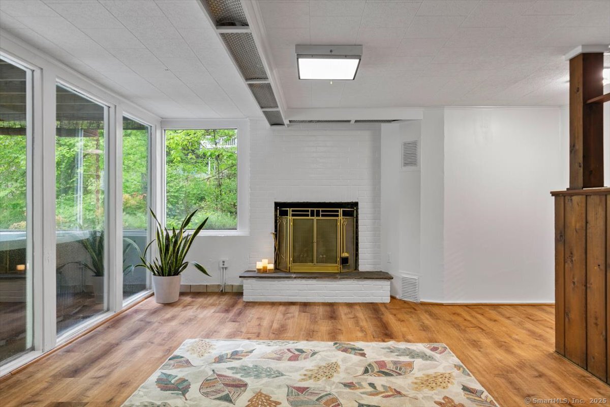 266 Pinewood, Trumbull, Connecticut 06611